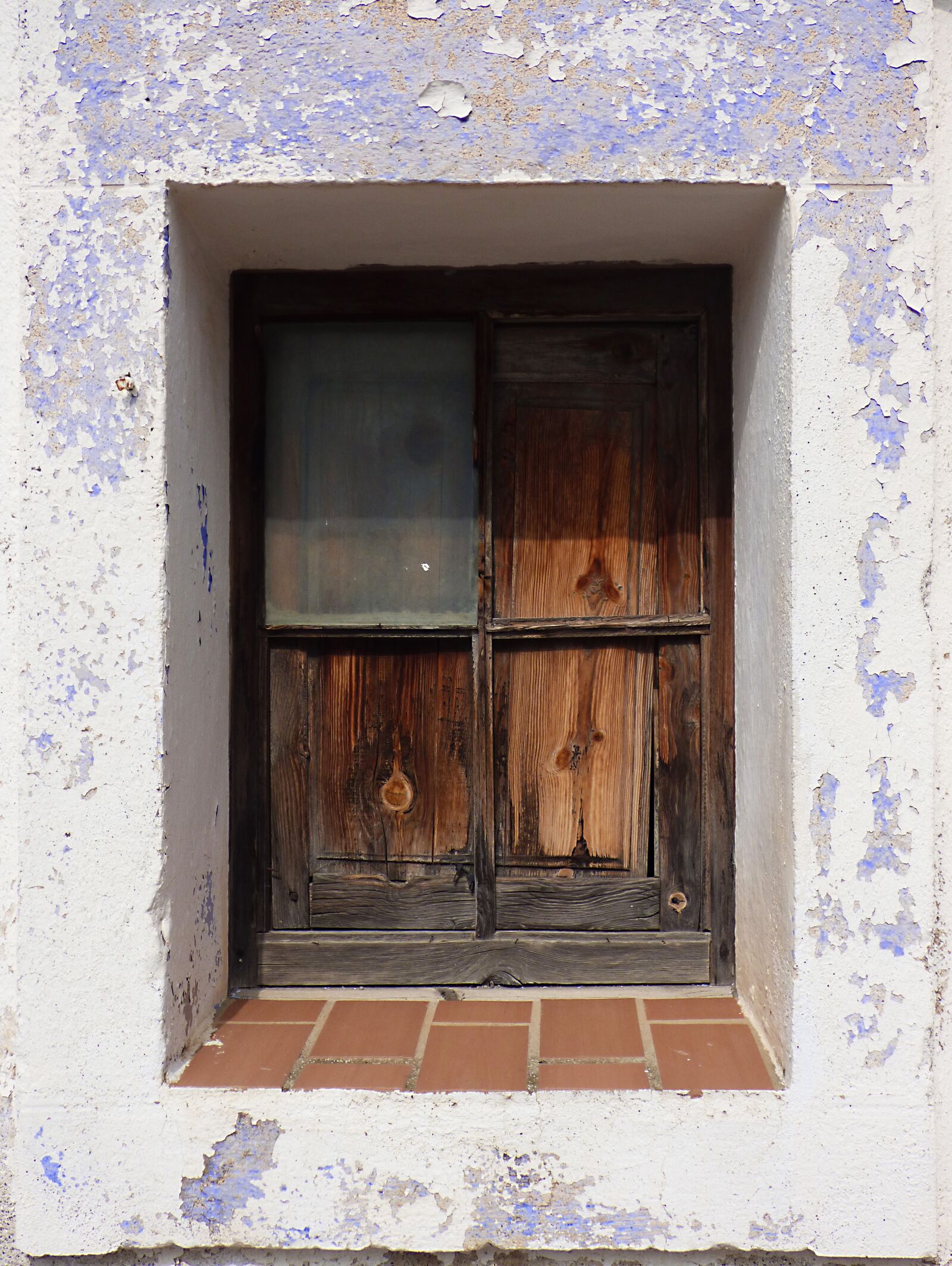 Panasonic Lumix DMC-FZ70 sample photo. Window, old, wood photography