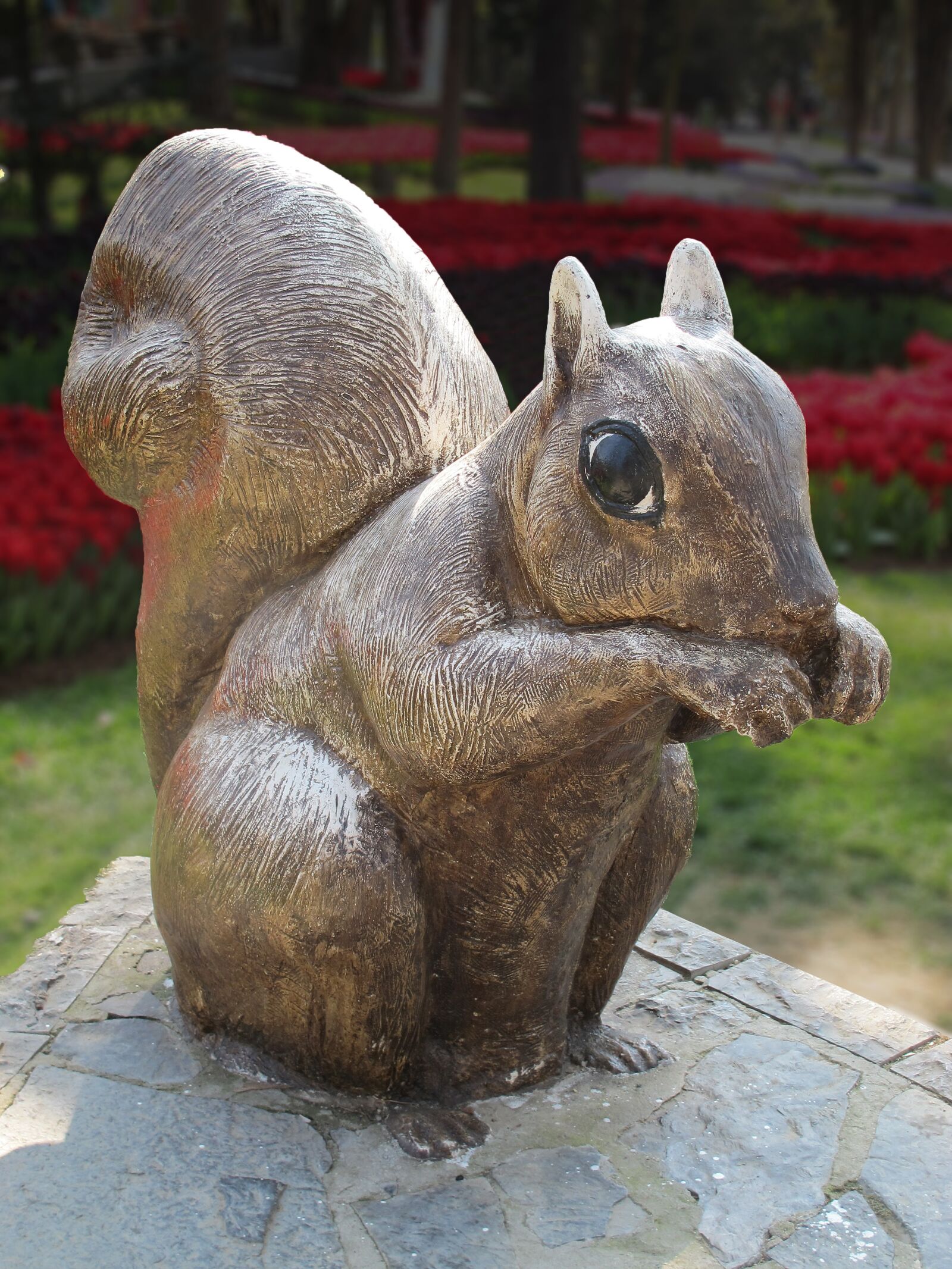 Canon PowerShot G12 sample photo. Squirrel, sculpture, holzfigur photography