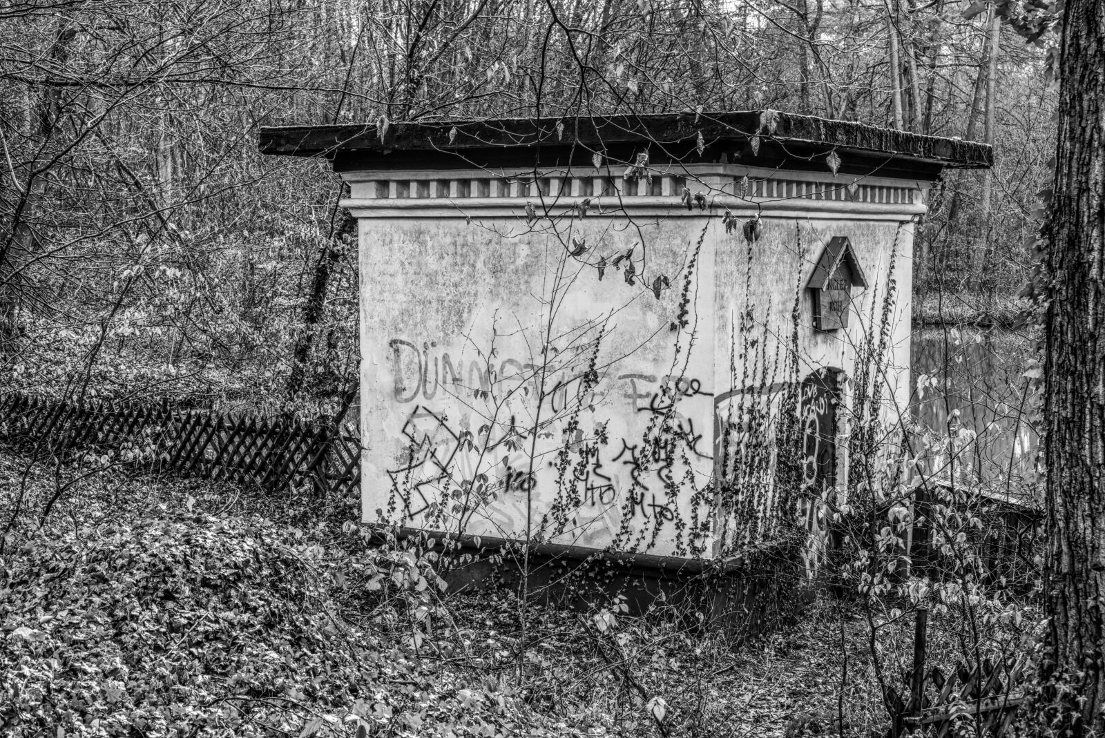 Sony a6000 + Sony E 35mm F1.8 OSS sample photo. Old, angel house, fishing photography