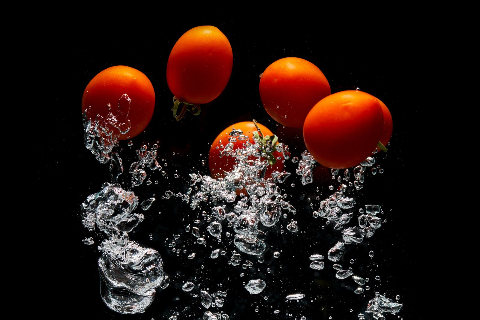 Sigma 85mm F1.4 DG HSM Art sample photo. Tomato, red, food photography