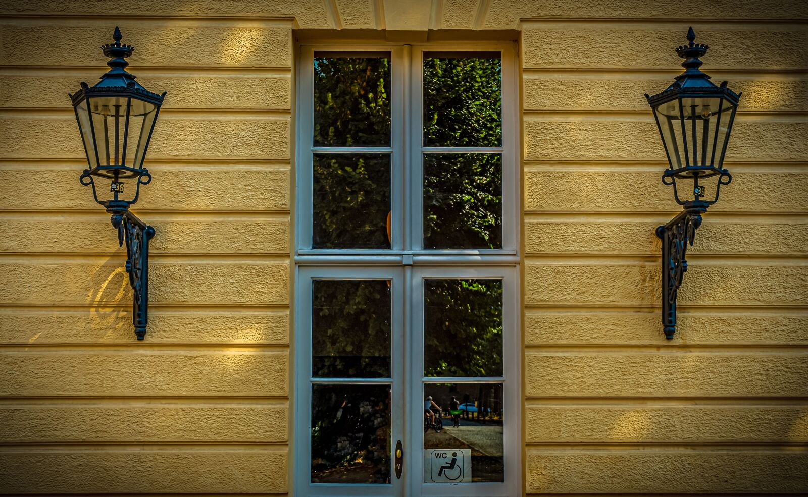 Sony a7 II sample photo. Building, facade, window photography