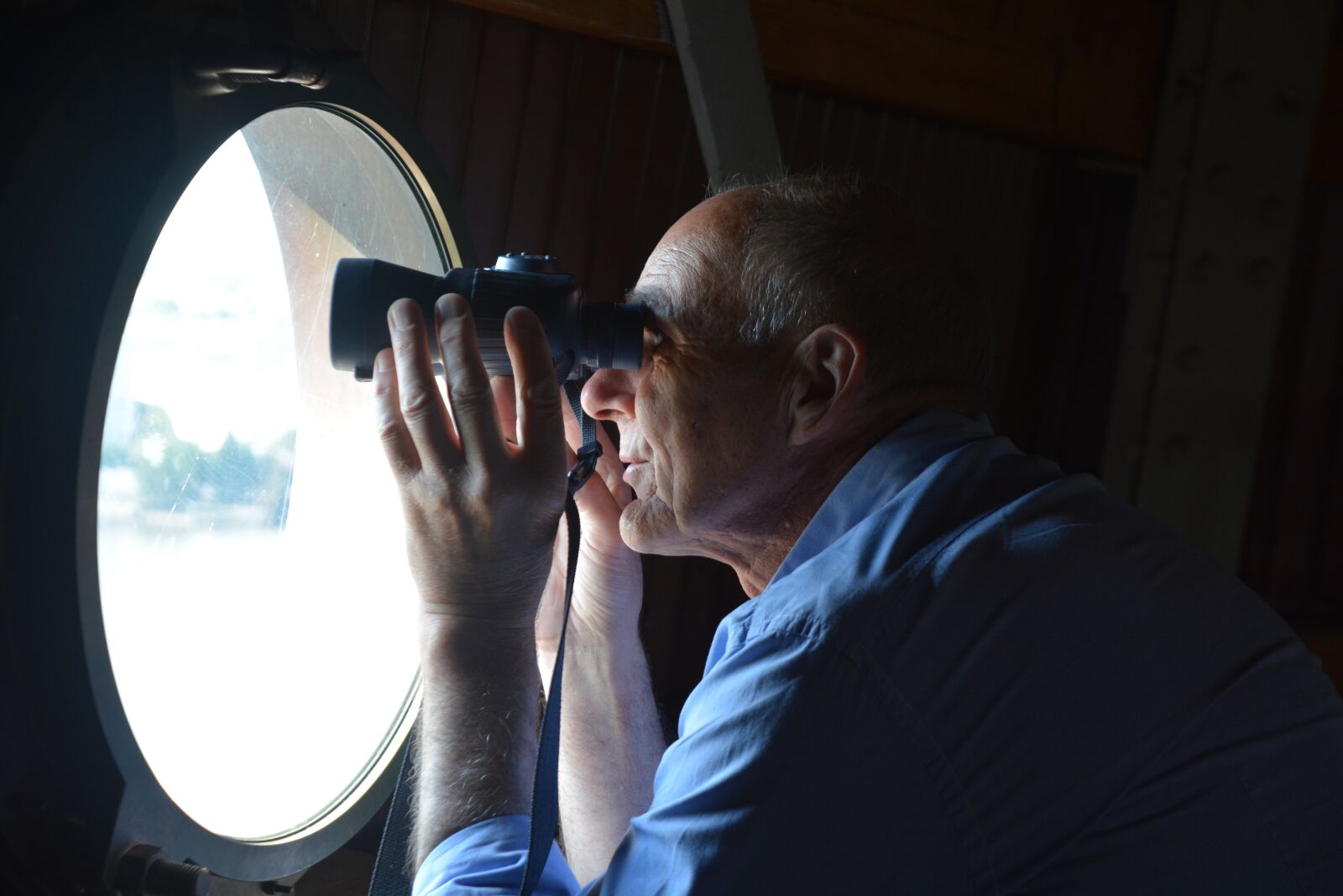 Nikon D7100 sample photo. Man, binoculars, outlook photography