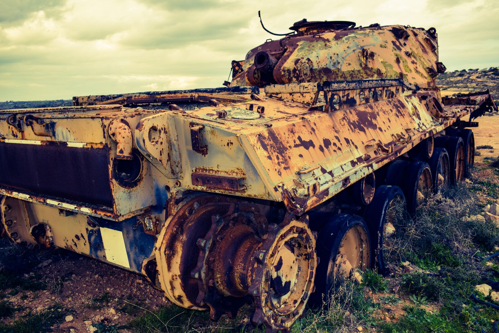 Nikon D3300 sample photo. Tank, rusty, old photography