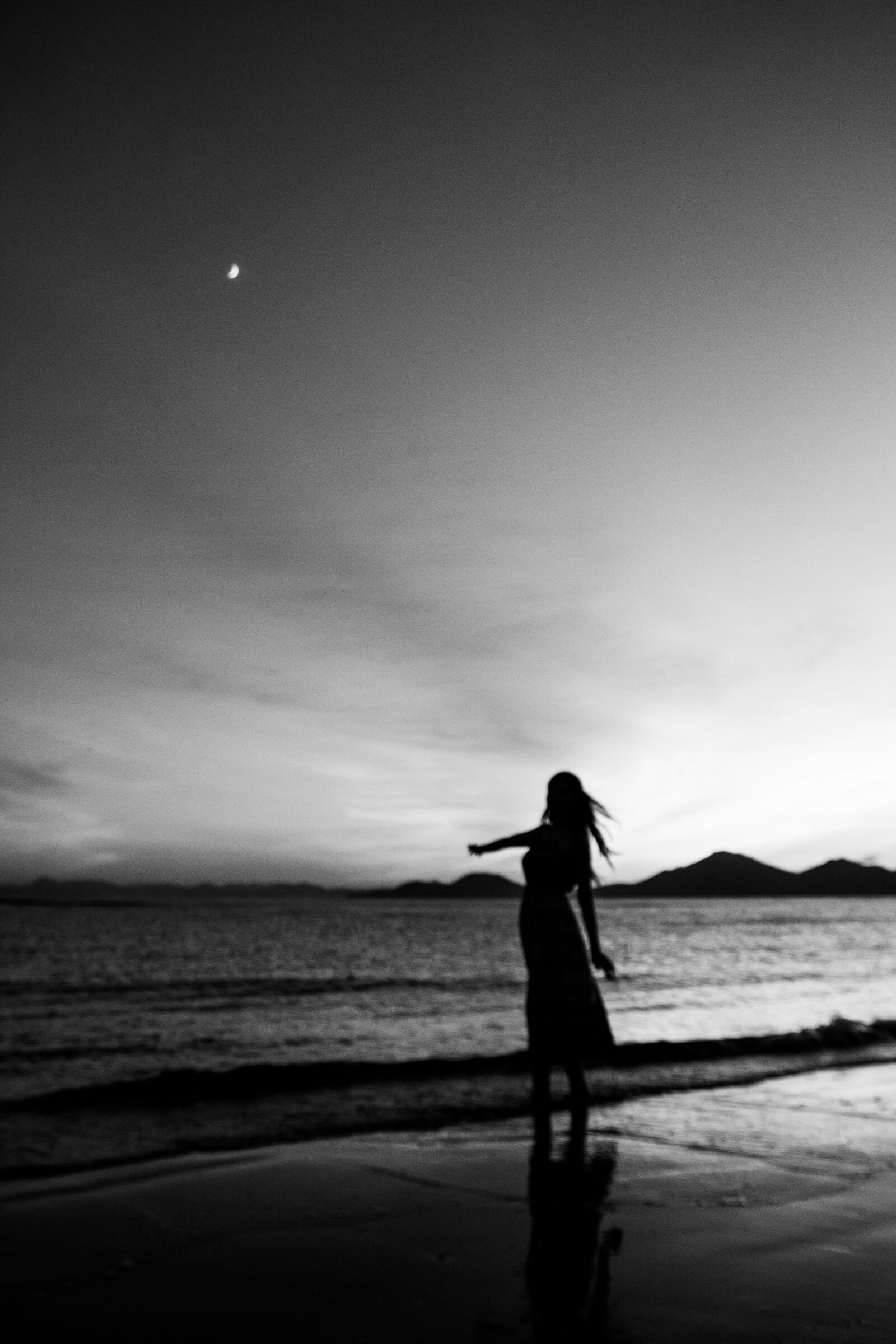 Canon EOS 100D (EOS Rebel SL1 / EOS Kiss X7) sample photo. Dadaepo beach, monochrome, a photography