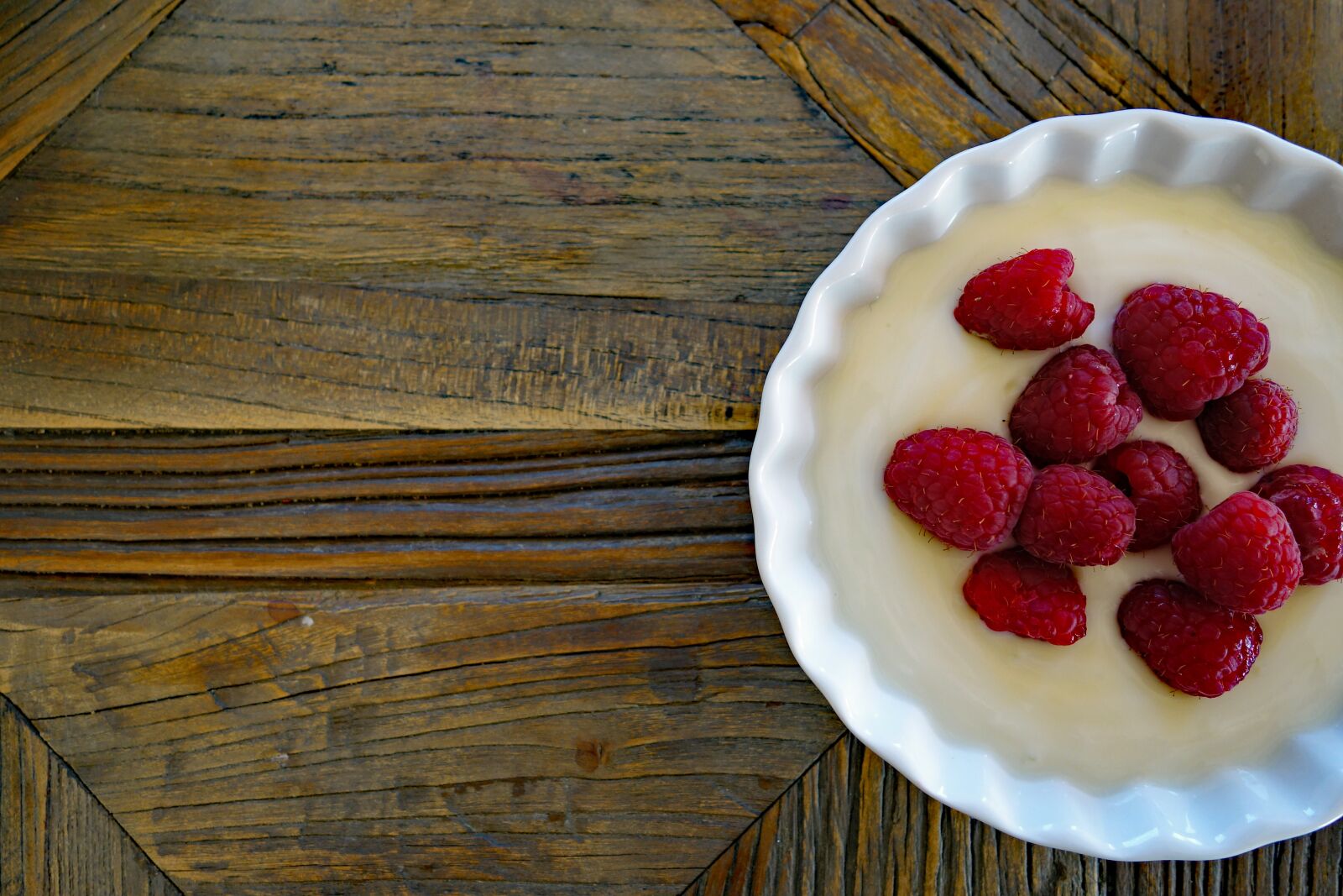 Sony Cyber-shot DSC-RX100 II sample photo. Raspberries, yogurt, raspberry photography