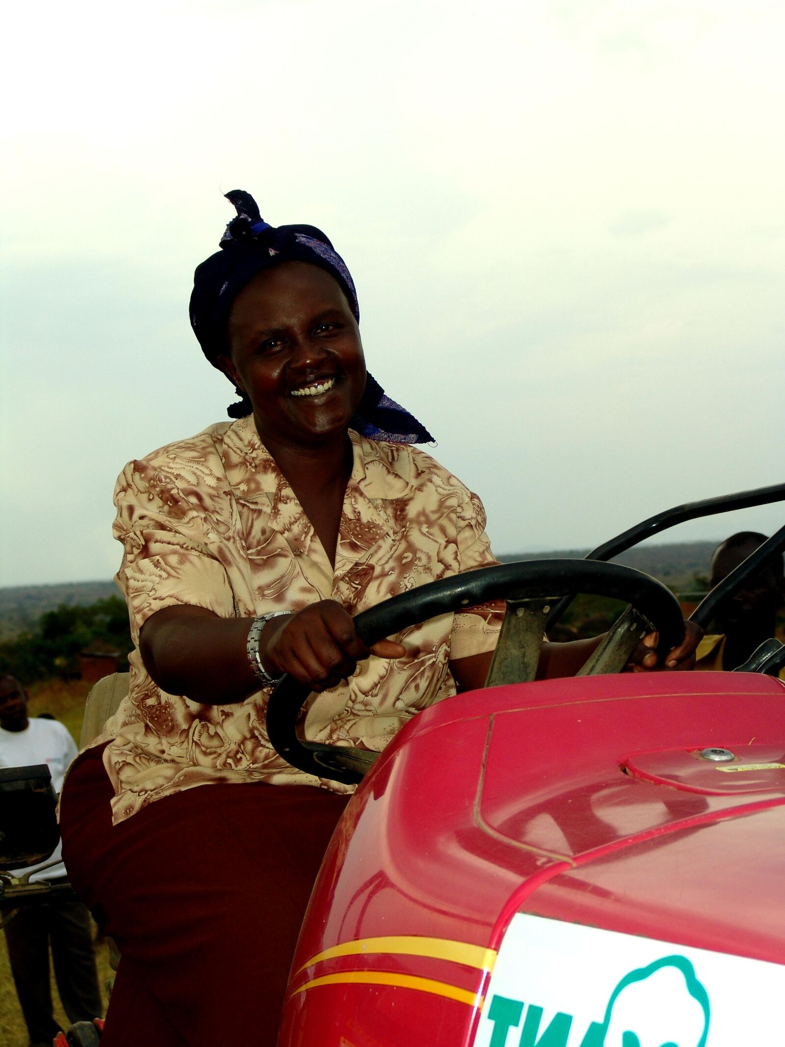 Sony DSC-F828 sample photo. Female, driver, tractor, vehicle photography