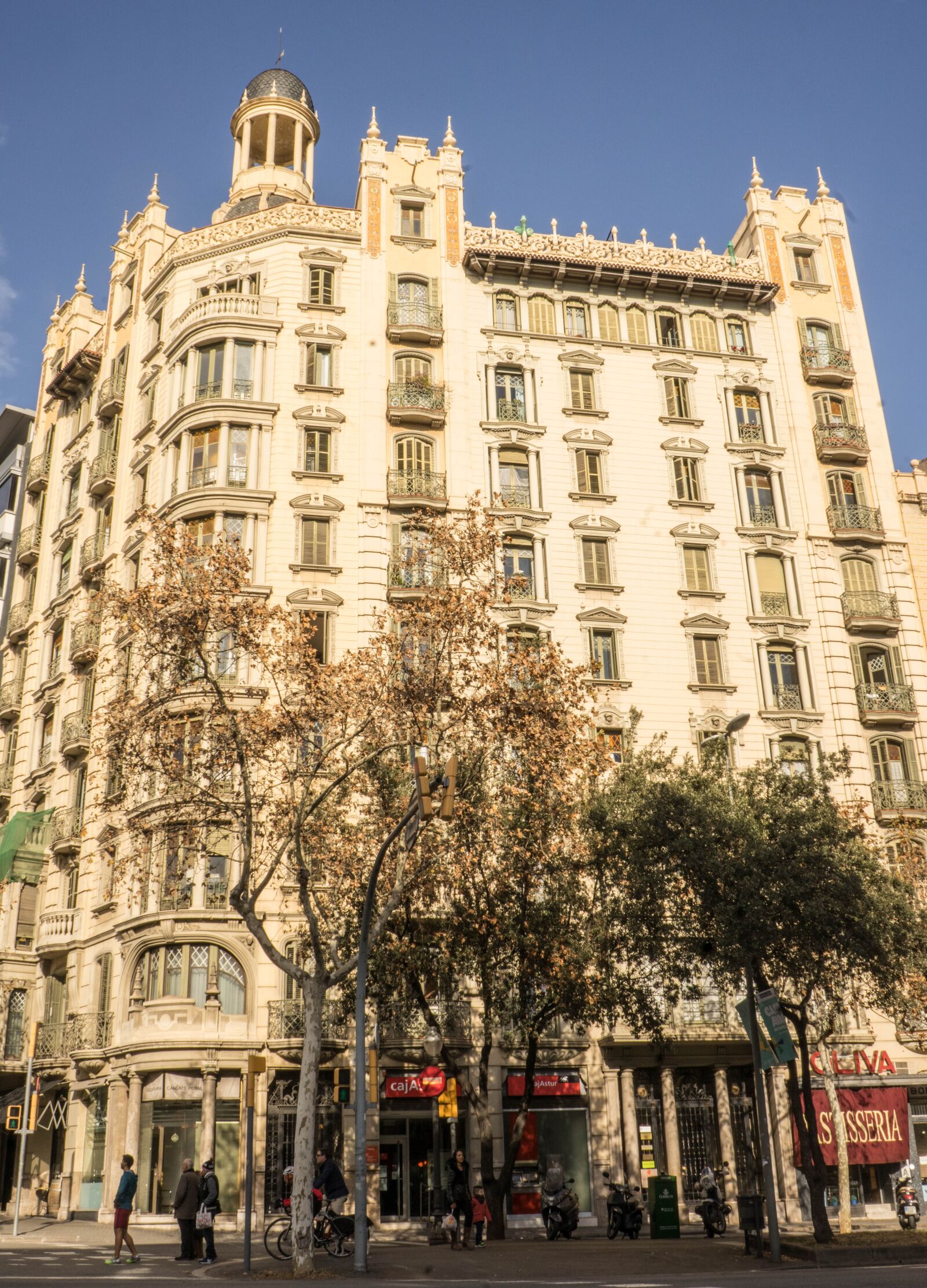 Sony a7R + Sony FE 28-70mm F3.5-5.6 OSS sample photo. Barcelona, spain, architecture photography