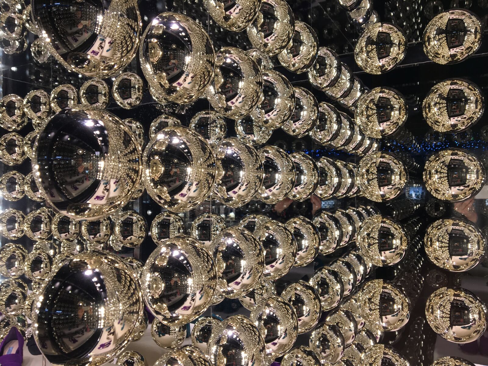 iPhone 6s back camera 4.15mm f/2.2 sample photo. Bar, birne, glamour, glas photography