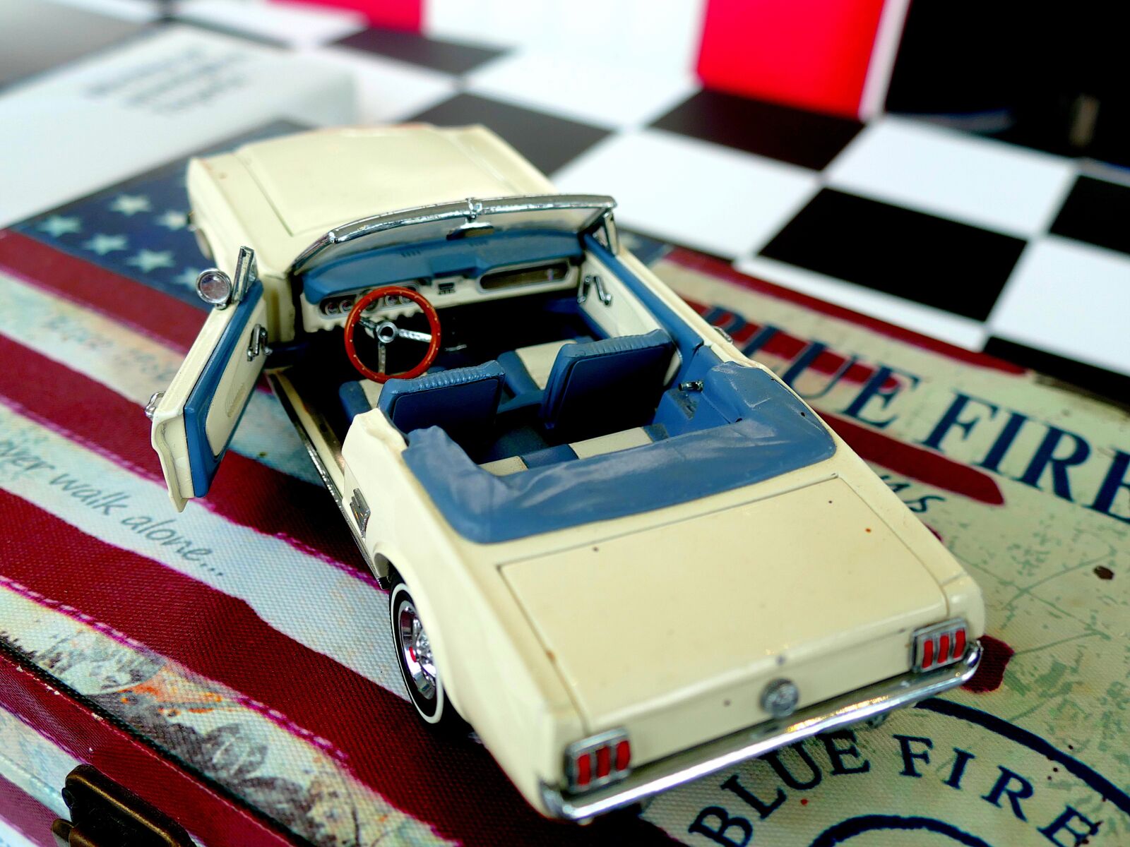 Panasonic Lumix DMC-FZ1000 sample photo. Oldtimer, model, auto photography