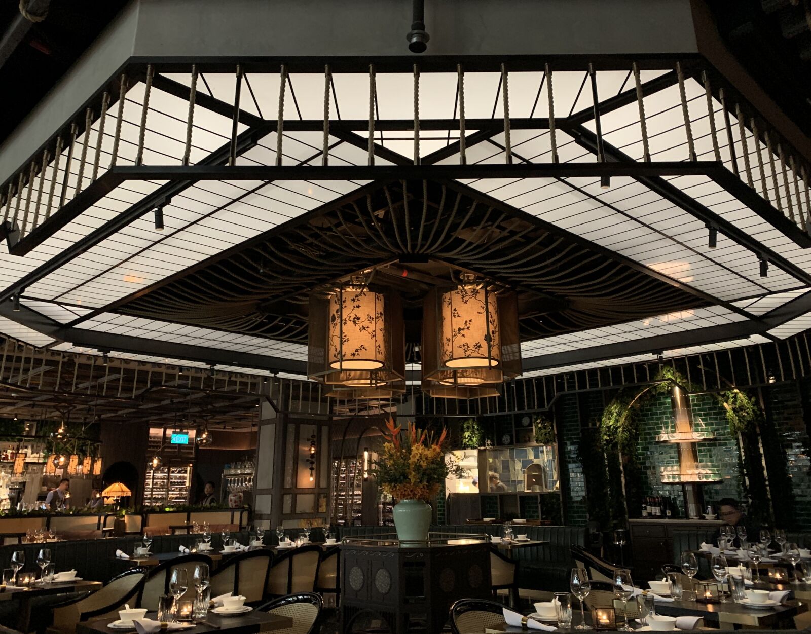 Apple iPhone XS Max sample photo. Restaurant, decoration, dining photography
