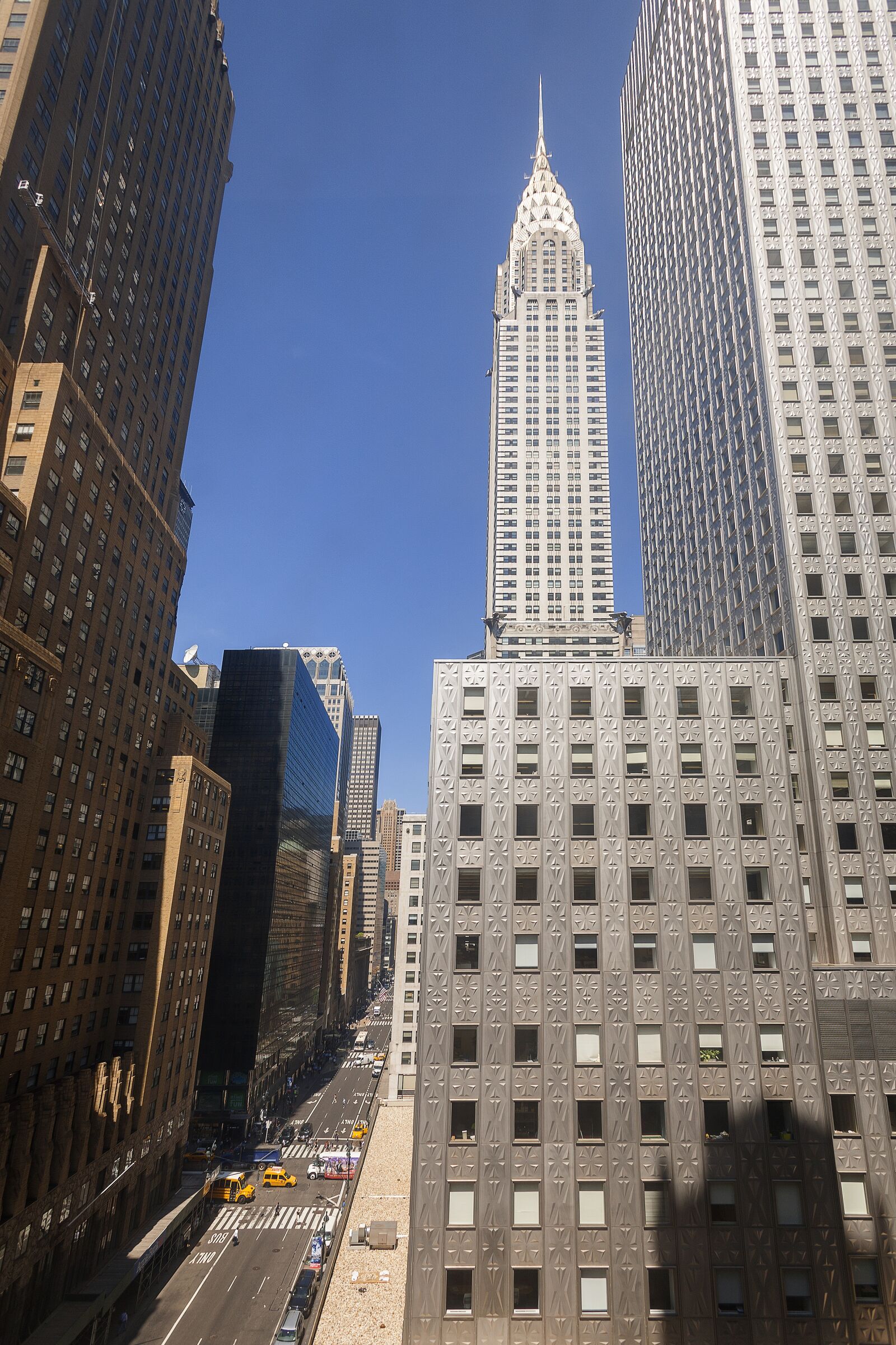 Canon EF 17-35mm f/2.8L sample photo. Building, chrysler, new photography