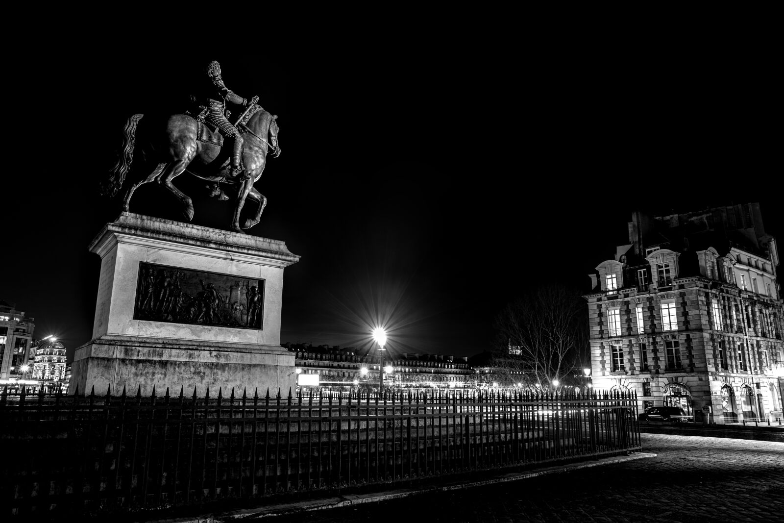 Canon 24-70mm F2.8 DG OS HSM | Art 017 sample photo. Paris, night, scene photography