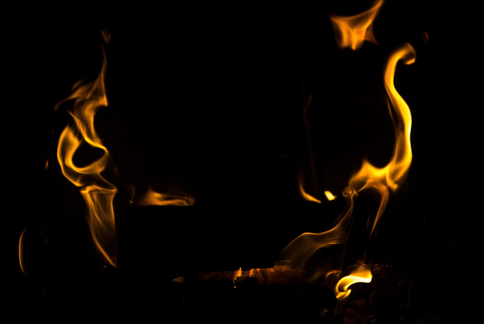 Sony DT 16-50mm F2.8 SSM sample photo. Fire, flame, yellow photography