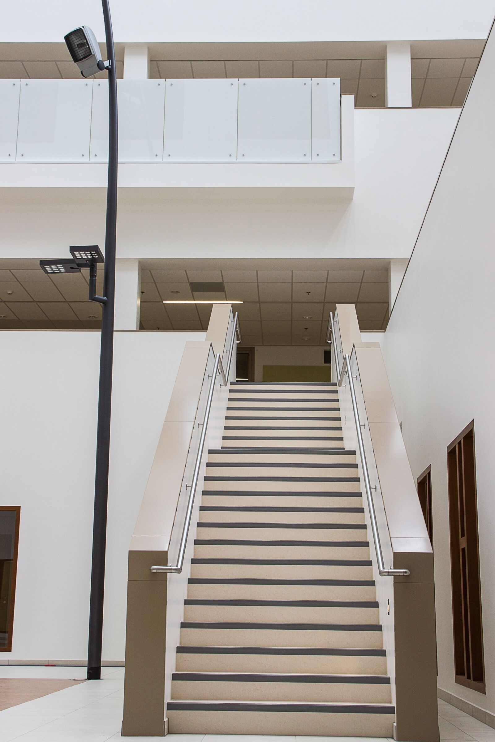 Canon EOS 550D (EOS Rebel T2i / EOS Kiss X4) sample photo. Interior architecture, building, hospital photography