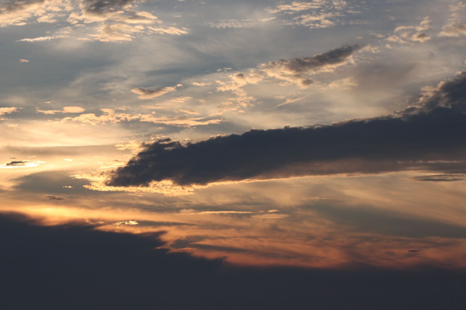 Canon EOS 500D (EOS Rebel T1i / EOS Kiss X3) sample photo. Skies, sunset, clouds photography