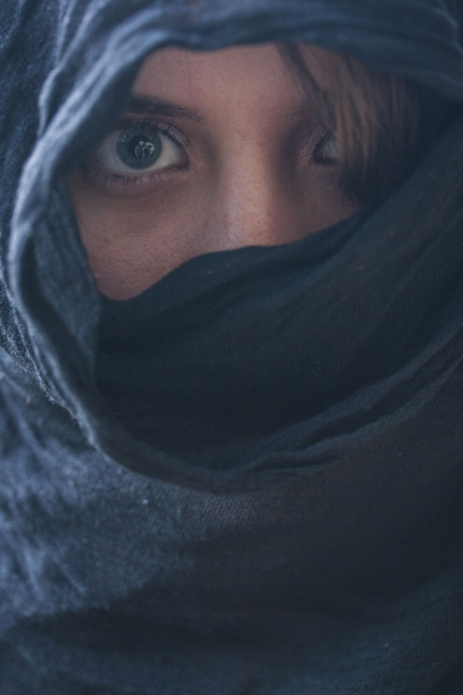 Canon EF-S 60mm F2.8 Macro USM sample photo. Woman, cover, overview photography