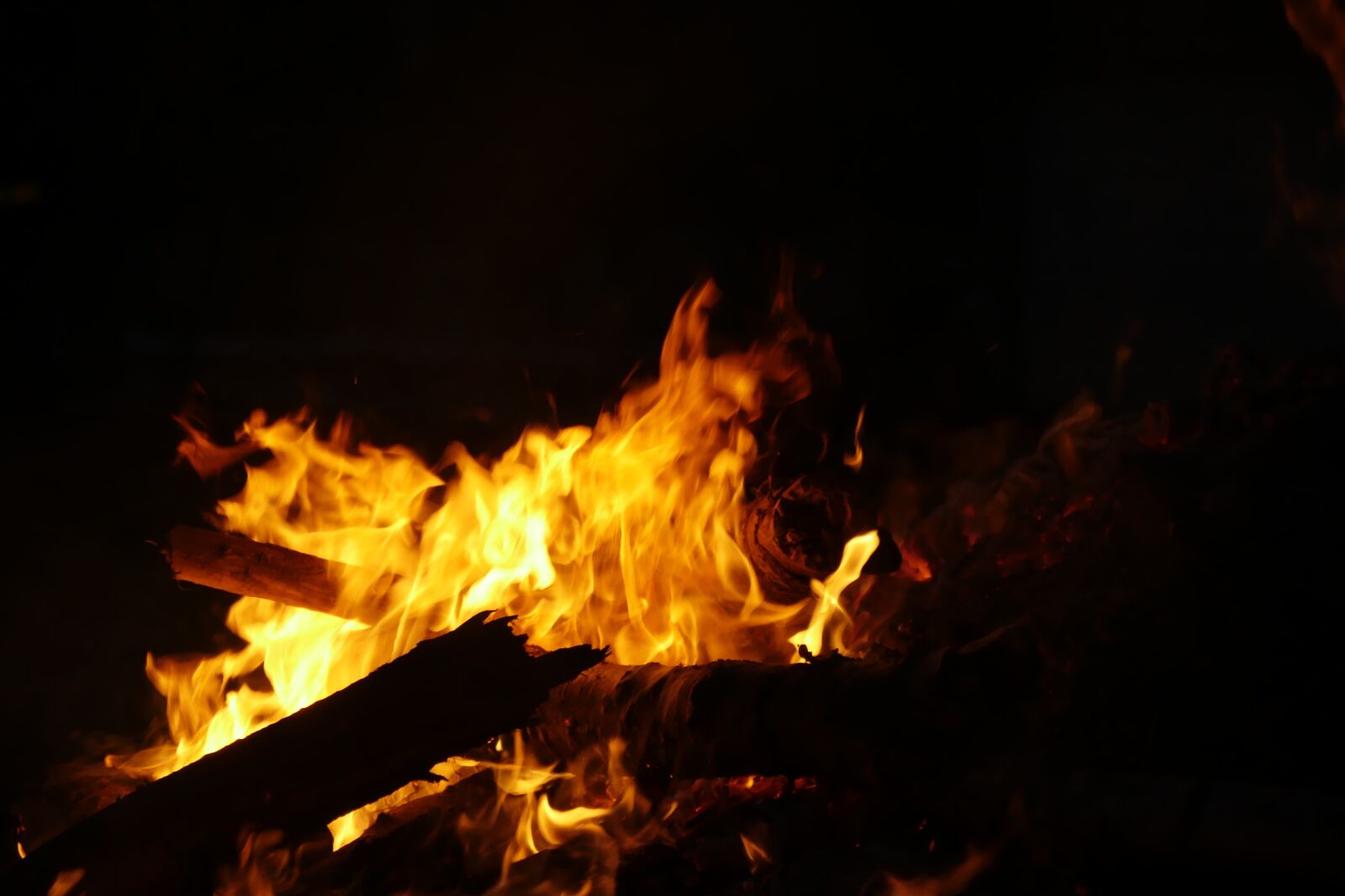 Panasonic Lumix DMC-GH4 sample photo. Fire, night, dark photography