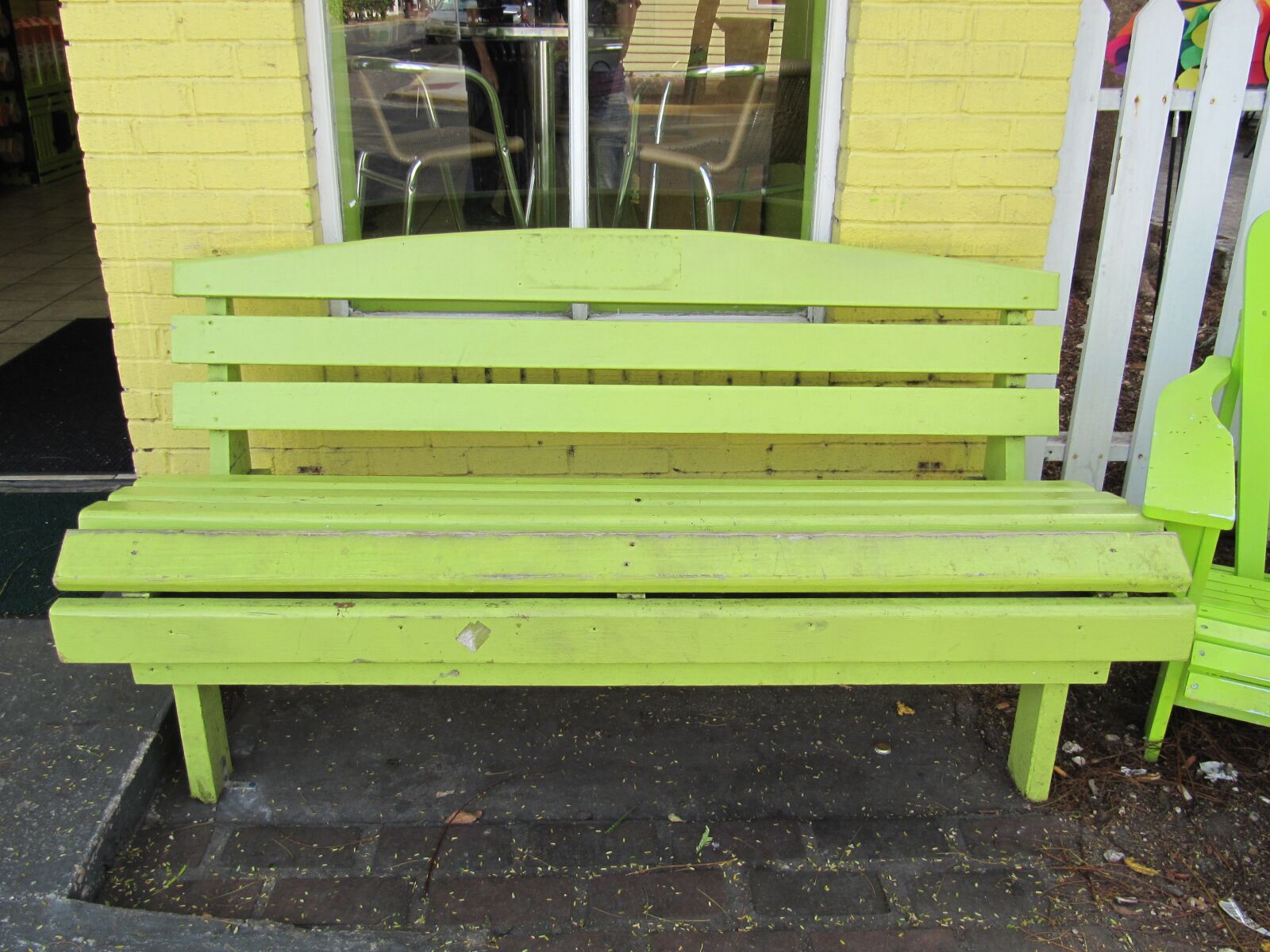 Canon PowerShot SX200 IS sample photo. Bench, chartreuse, seat photography