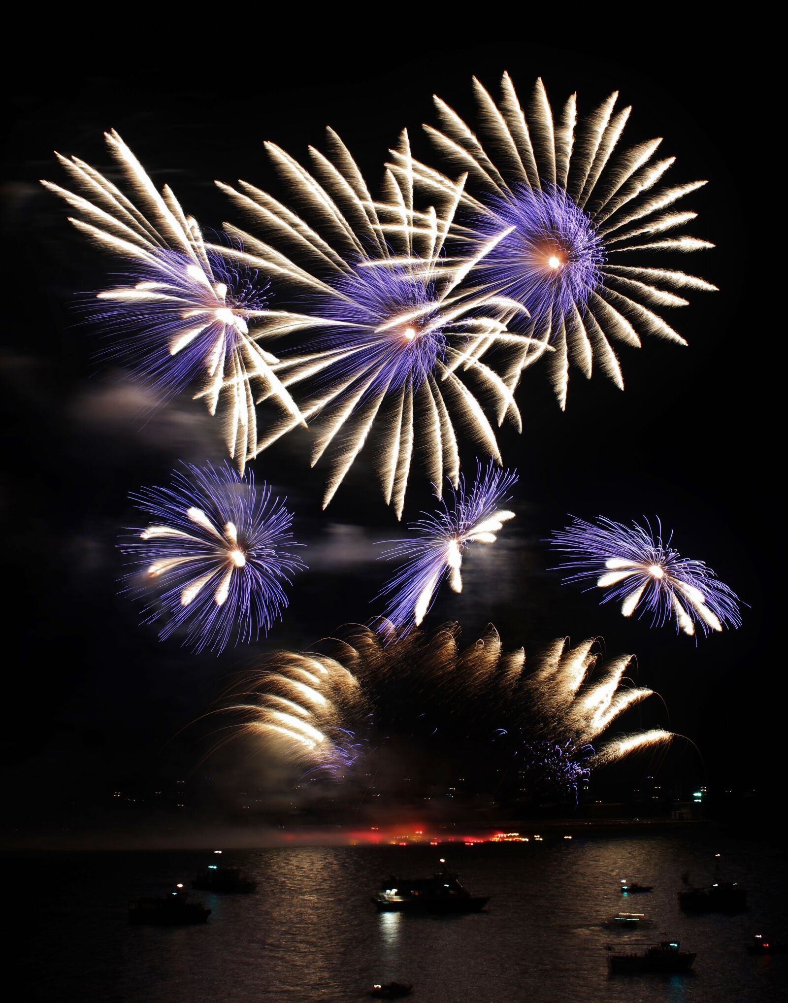 Canon EOS 600D (Rebel EOS T3i / EOS Kiss X5) sample photo. Fireworks, bang, november photography