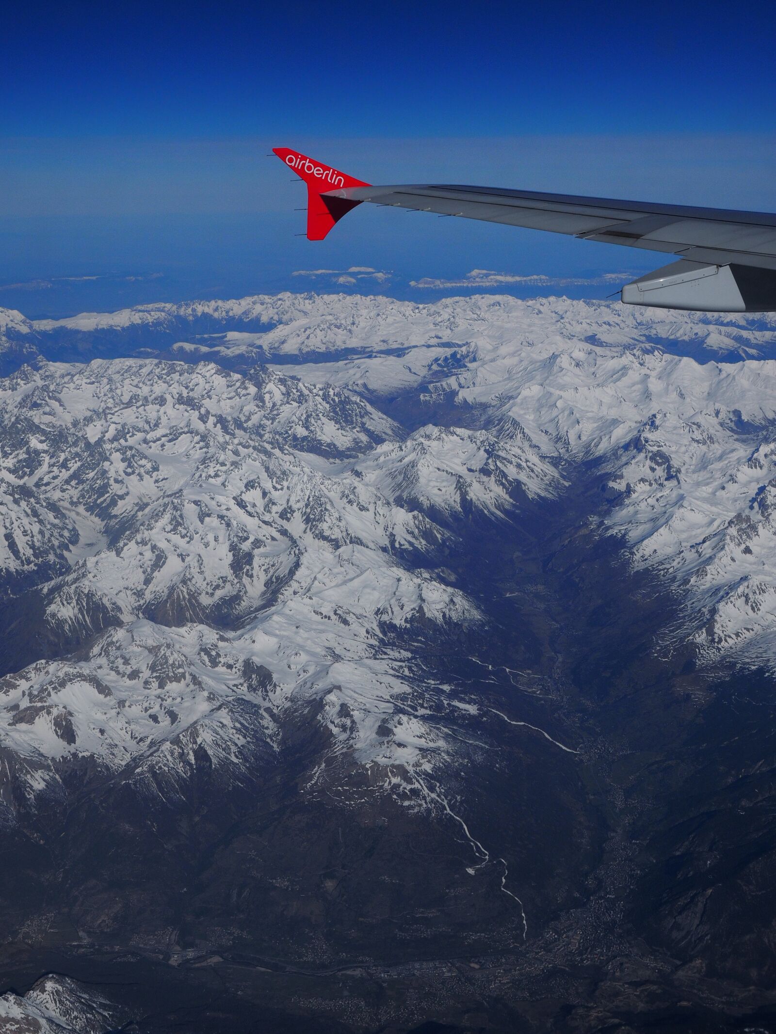 Olympus OM-D E-M1 + Olympus M.Zuiko Digital ED 12-40mm F2.8 Pro sample photo. Aerial view, luftbildaufnahme, alpine photography