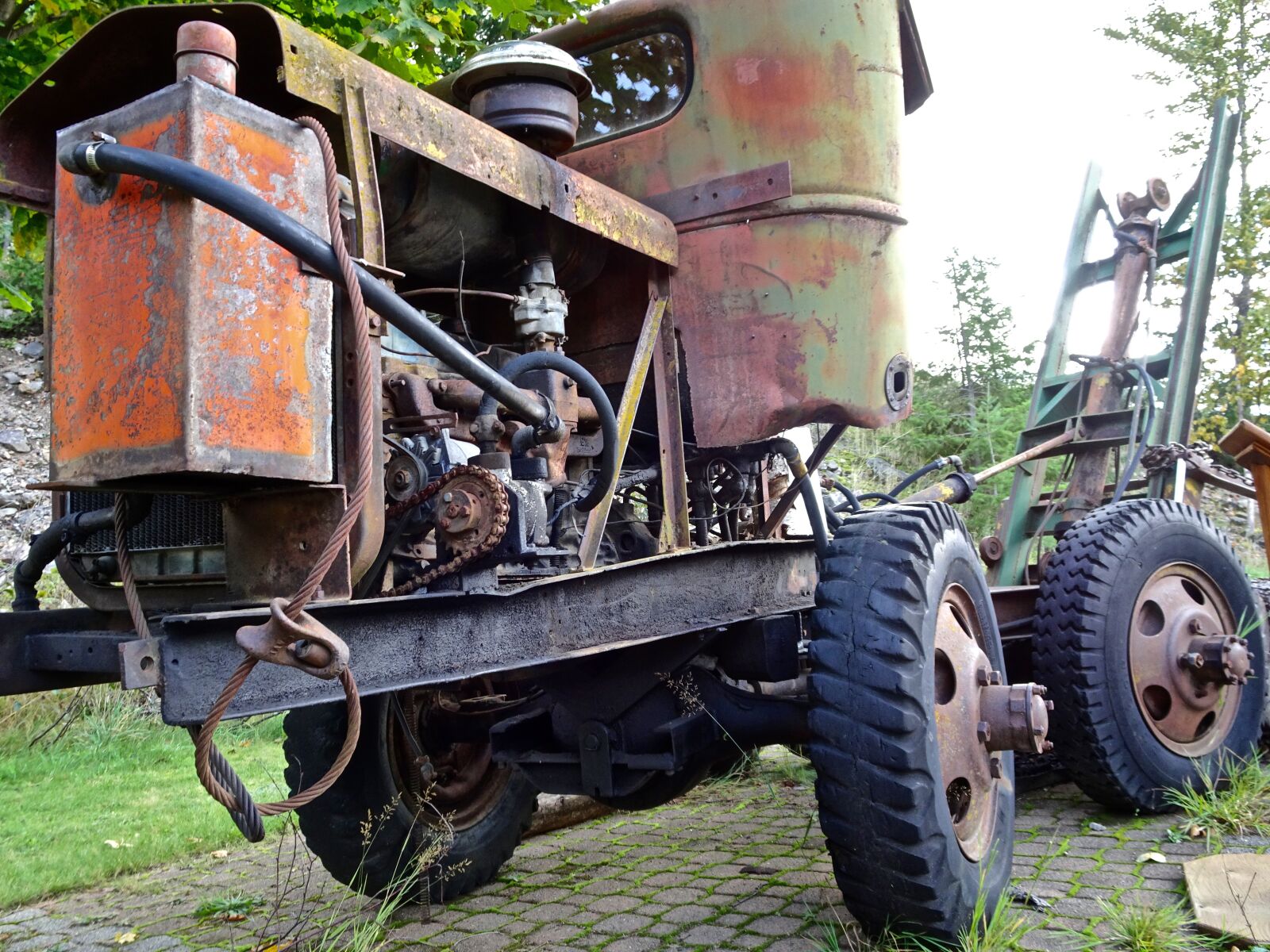 Sony Cyber-shot DSC-HX90V sample photo. Truck, engine, machinery photography