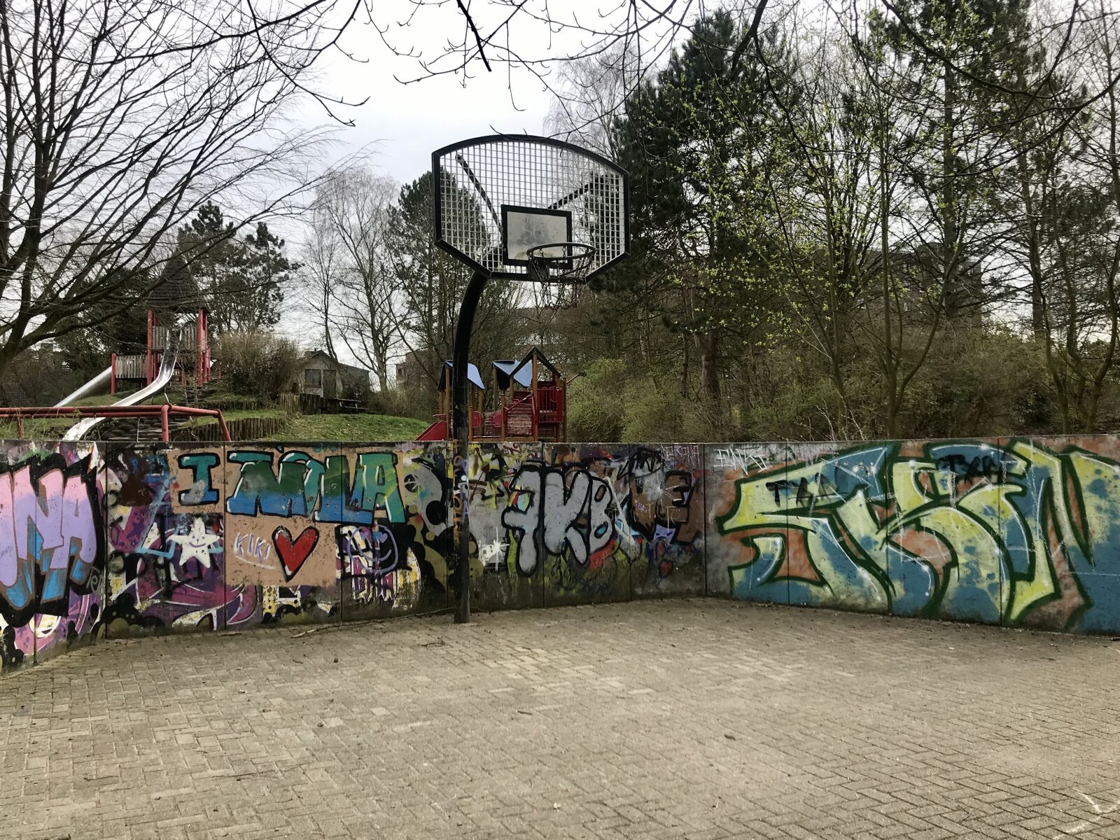 iPhone 7 back camera 3.99mm f/1.8 sample photo. Basketball court, basketball hoop photography