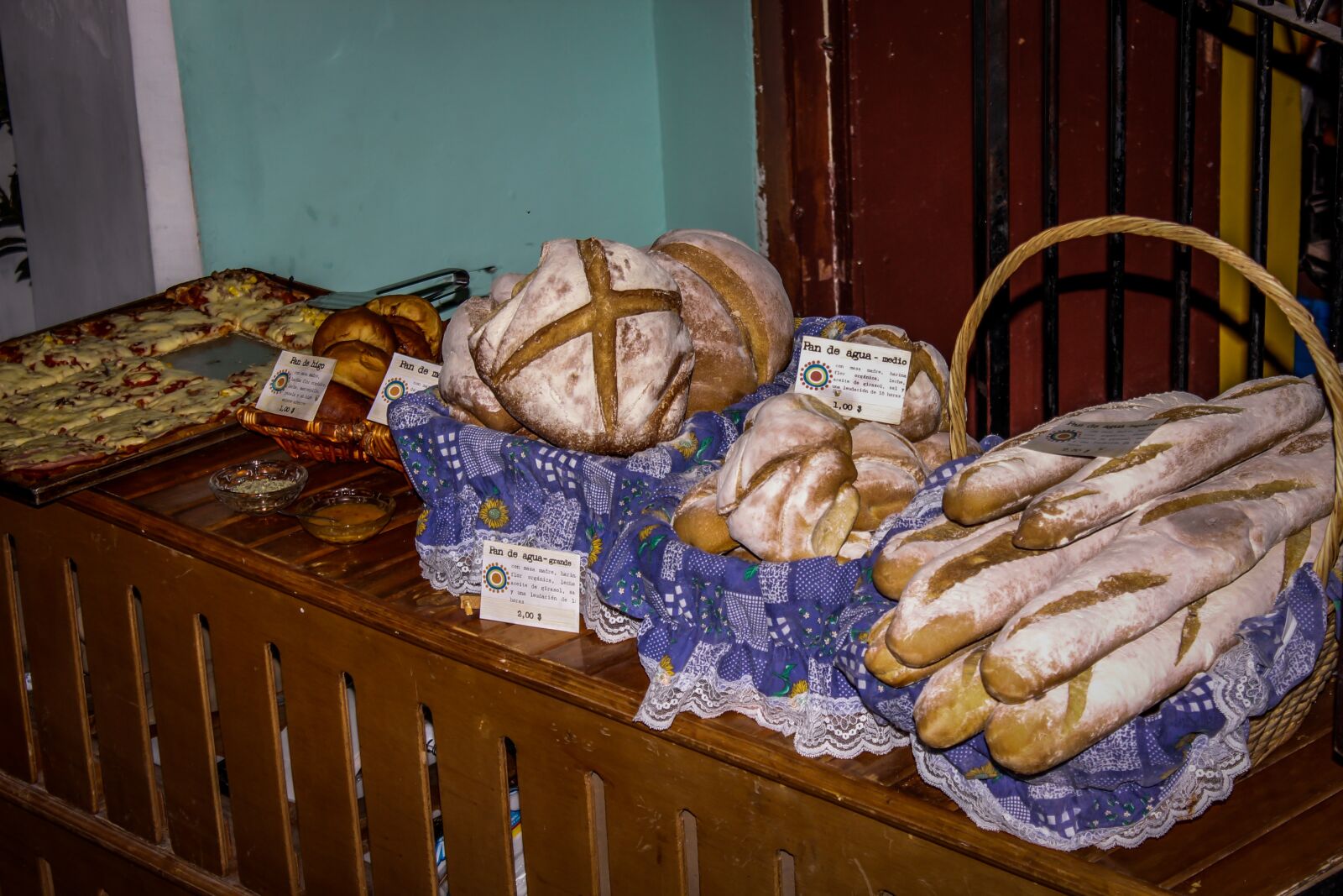 Canon EOS 600D (Rebel EOS T3i / EOS Kiss X5) sample photo. Breads, basket, breakfast photography