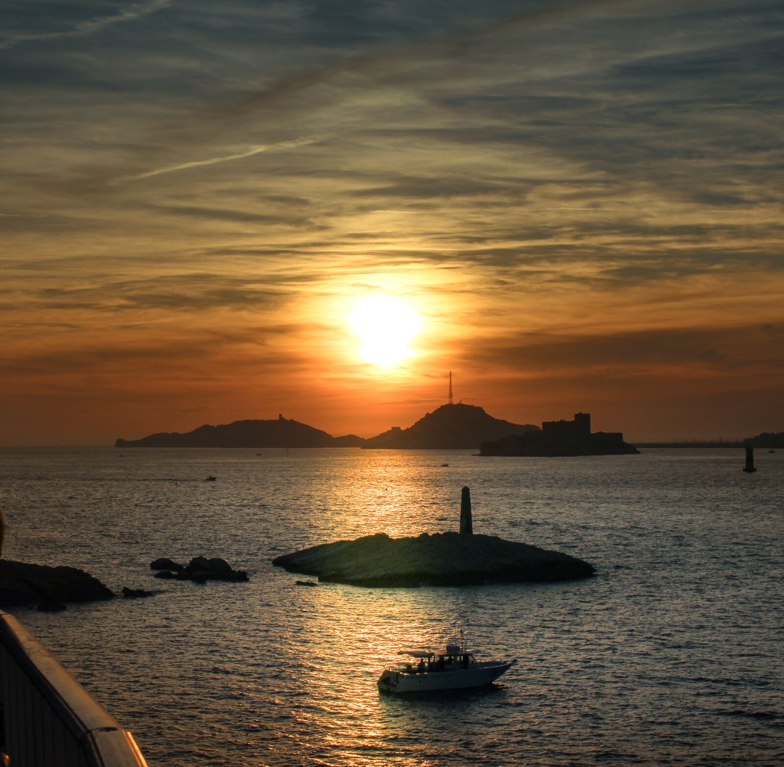 Canon EOS 700D (EOS Rebel T5i / EOS Kiss X7i) sample photo. Sun, marseille, sea photography