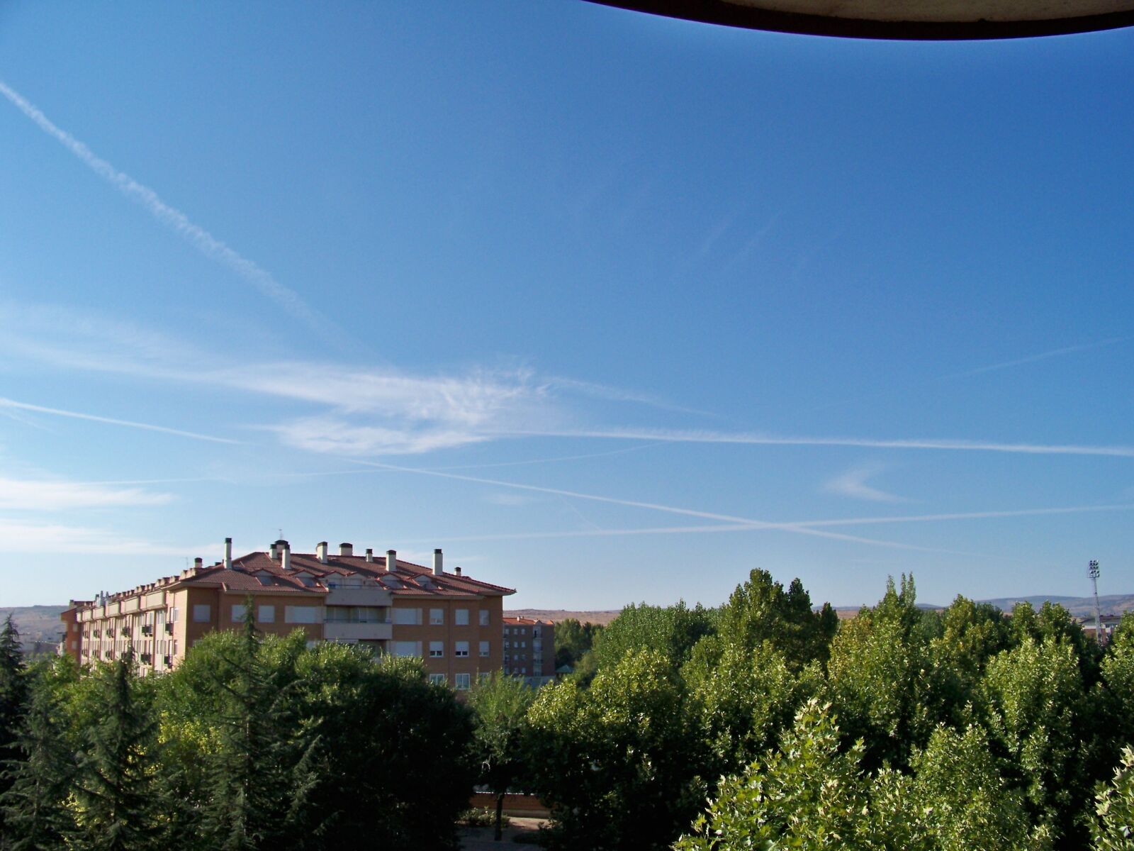Kodak EASYSHARE Z1012 IS DIGITAL CAMERA sample photo. Nubes, vegetacion, arboles photography