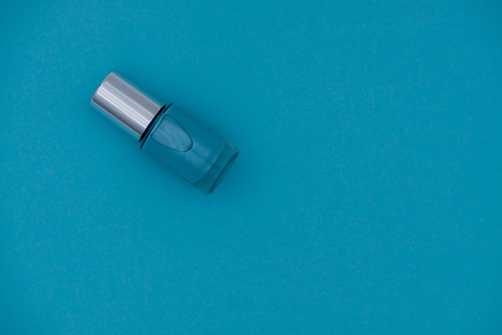 Fujifilm X-T2 + Fujifilm XF 80mm F2.8 R LM OIS WR Macro sample photo. Beauty, nail varnish, color photography