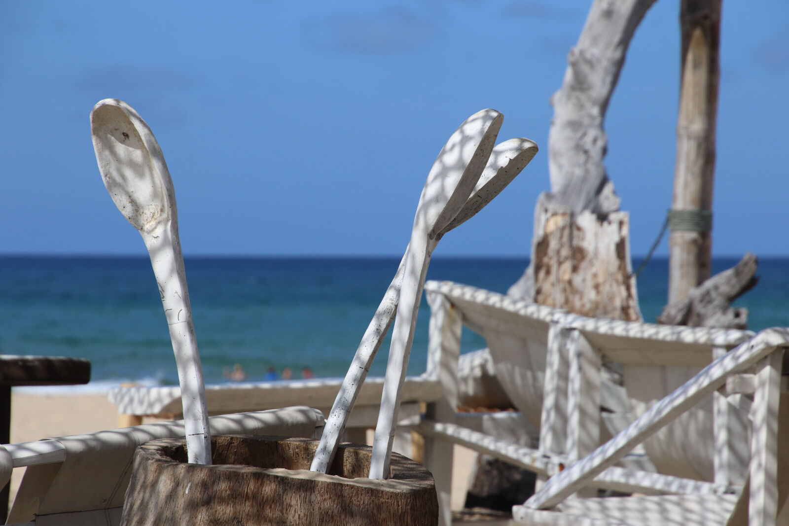 Canon EOS 7D Mark II sample photo. Beach, bar, beach, chair photography