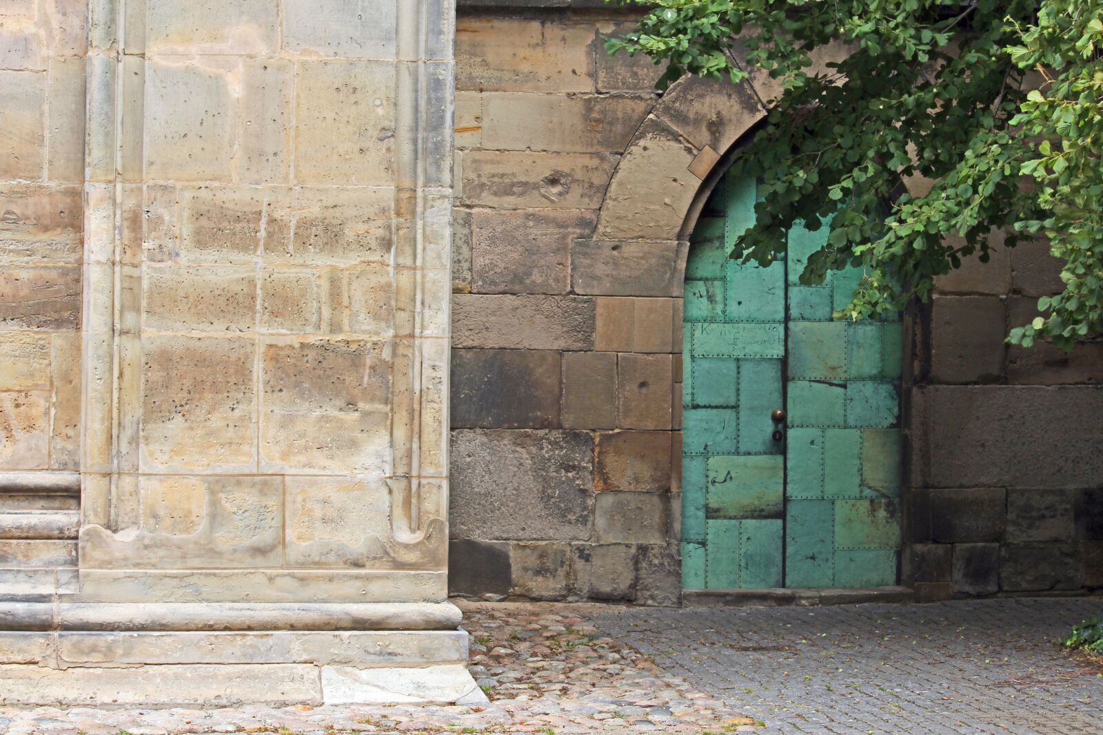 Canon EF-S 55-250mm F4-5.6 IS STM sample photo. St john's church, entrance photography