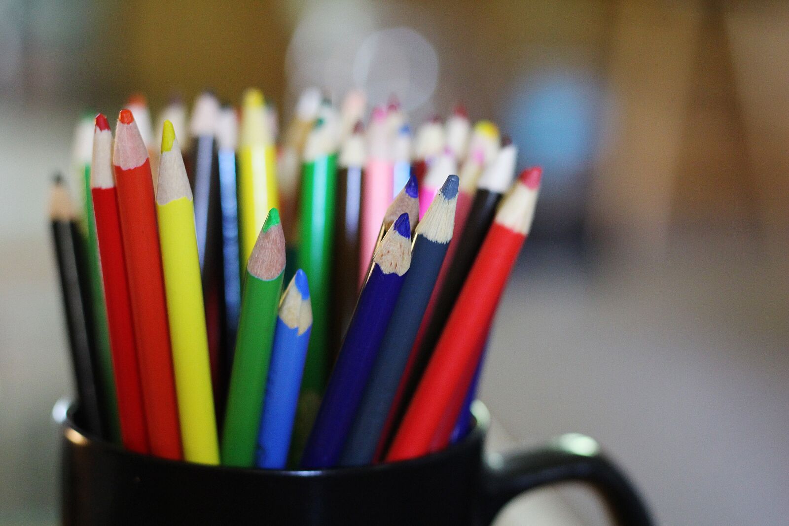 Canon EOS 700D (EOS Rebel T5i / EOS Kiss X7i) sample photo. Pencils, colored pencils, color photography
