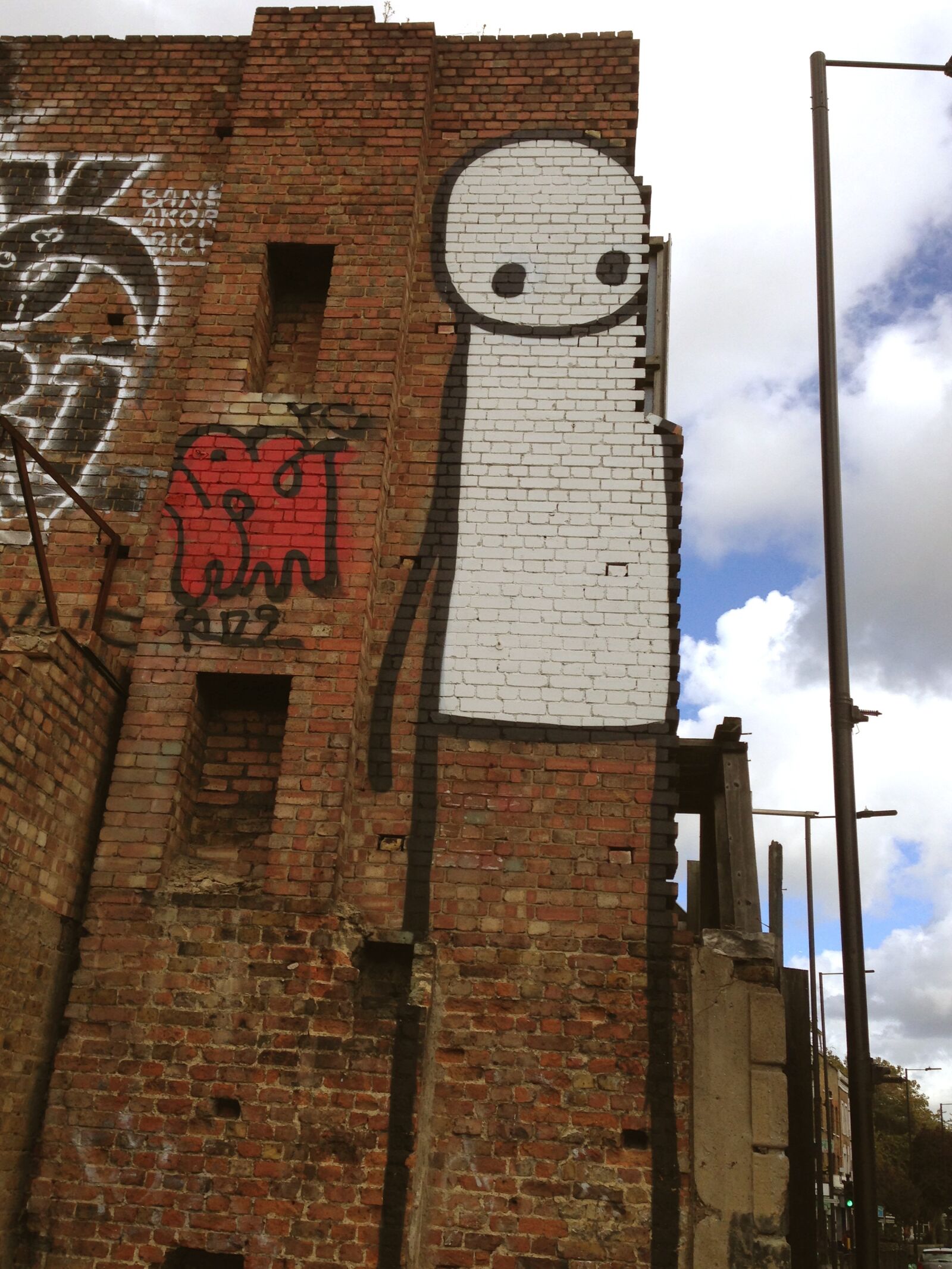 iPhone 5 back camera 4.12mm f/2.4 sample photo. London, england, street art photography