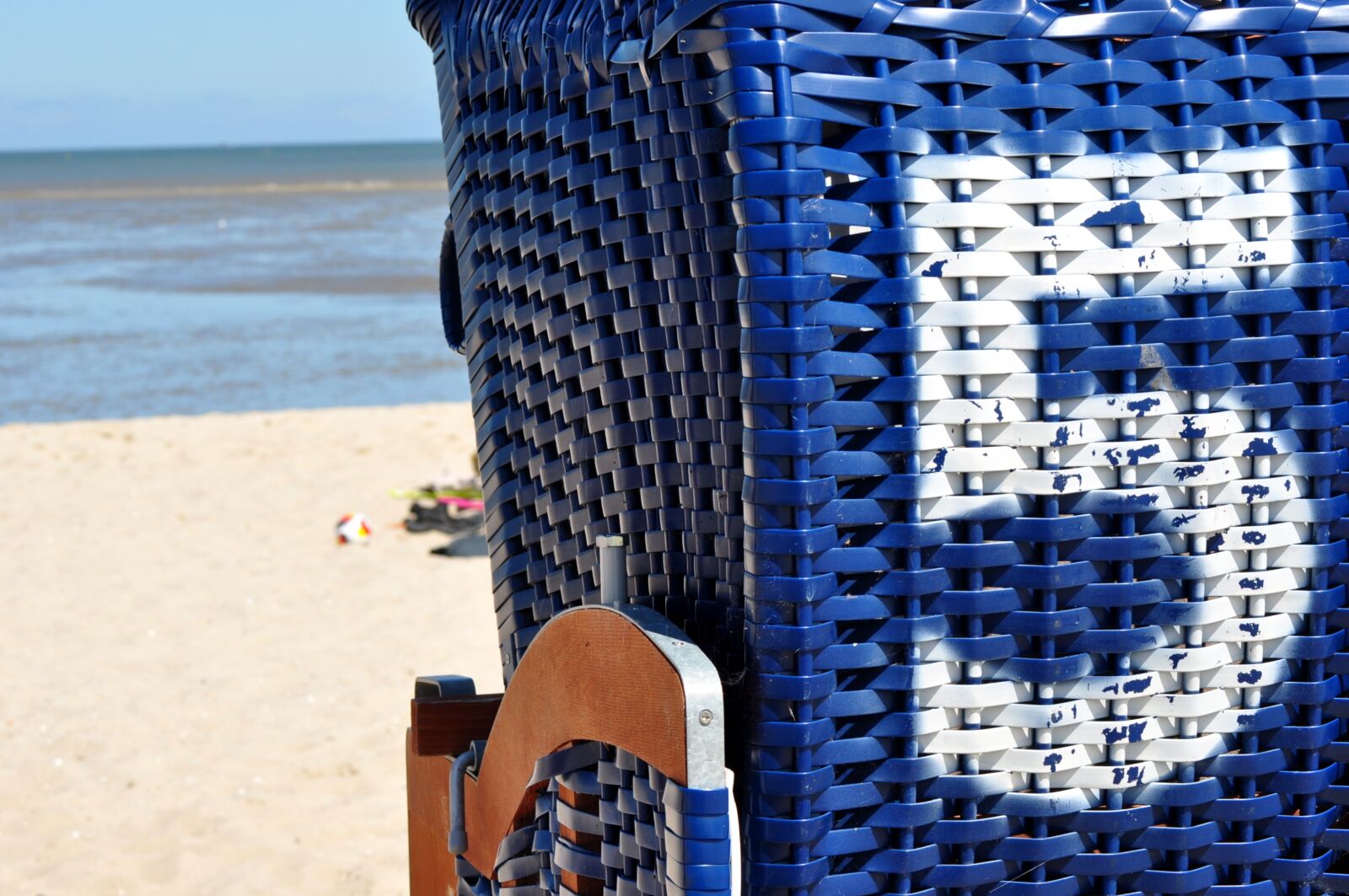 Nikon D5000 sample photo. Beach chair, beach, summer photography