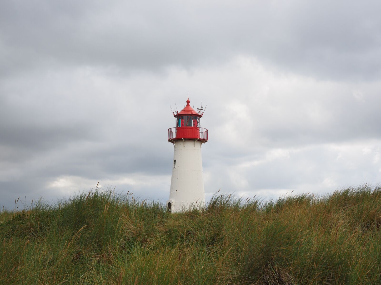 Olympus OM-D E-M1 + Olympus M.Zuiko Digital ED 12-40mm F2.8 Pro sample photo. Lighthouse, white lighthouse, lighthouse photography