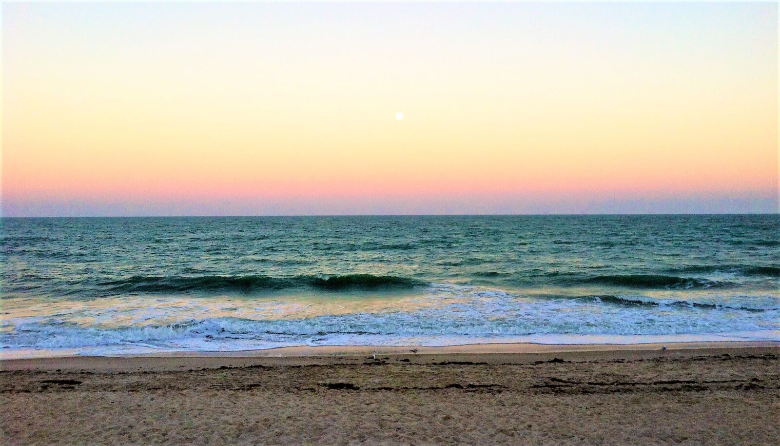 Apple iPhone 4 sample photo. Evening waves, beach sunset photography