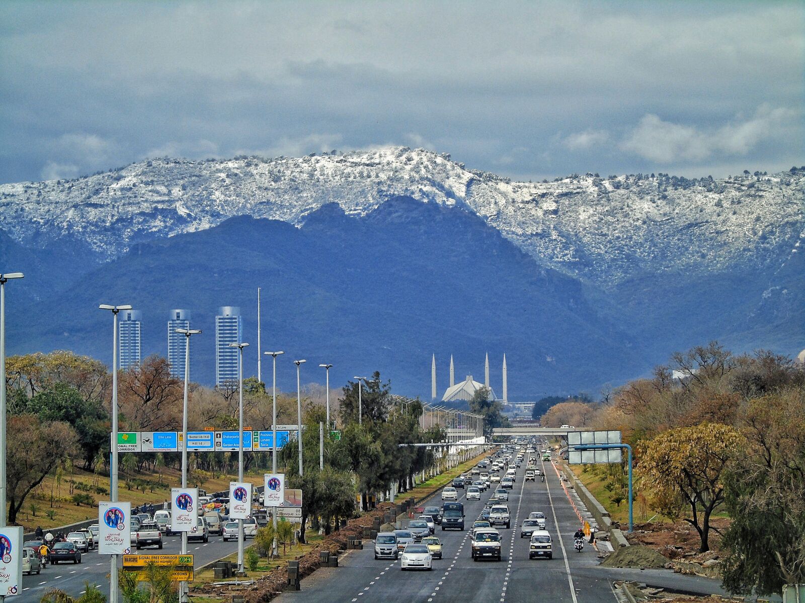 Sony Cyber-shot DSC-H400 sample photo. Expressway, islamabad, mountains photography