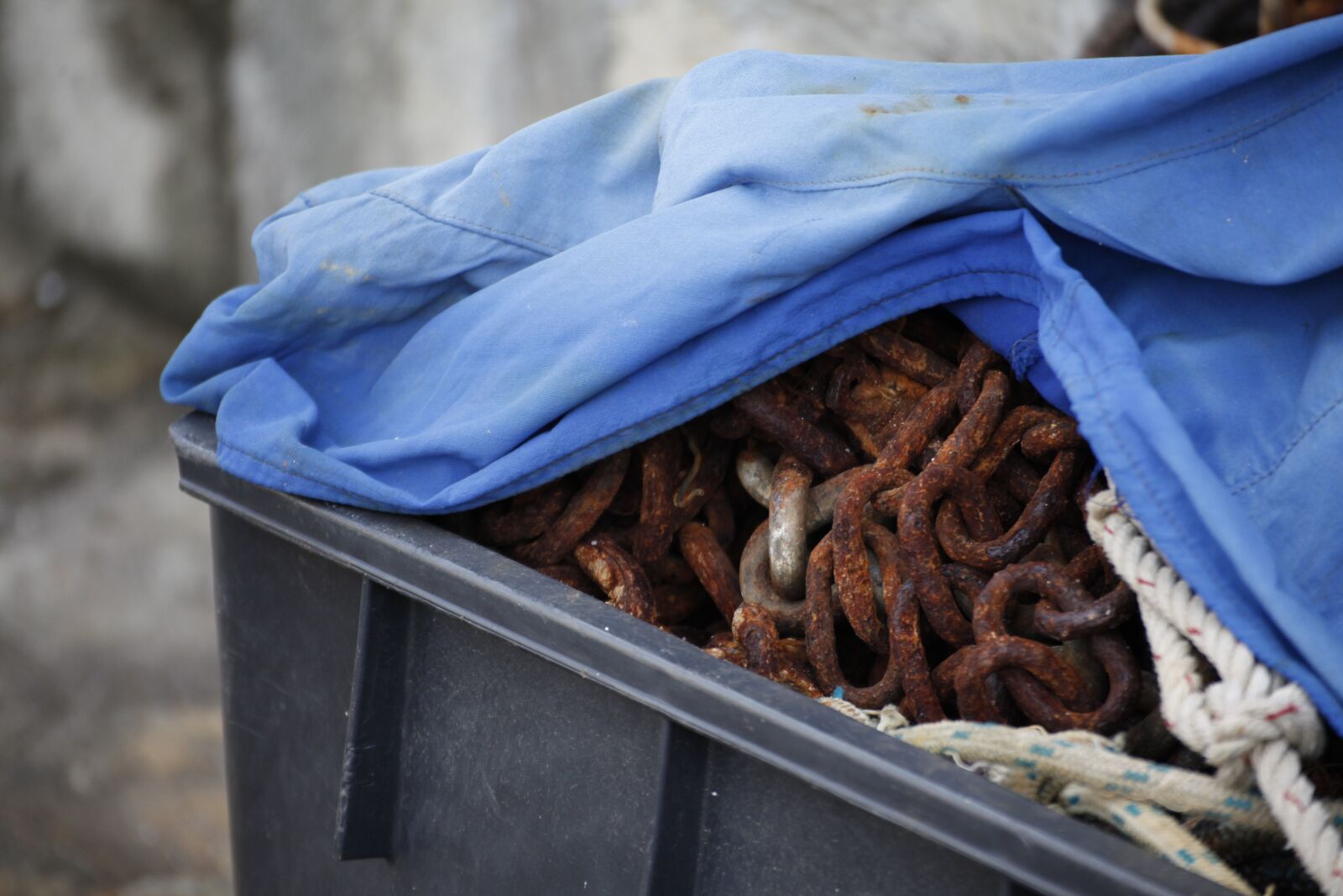 Canon EOS 5D Mark II sample photo. Rust, sea, old photography