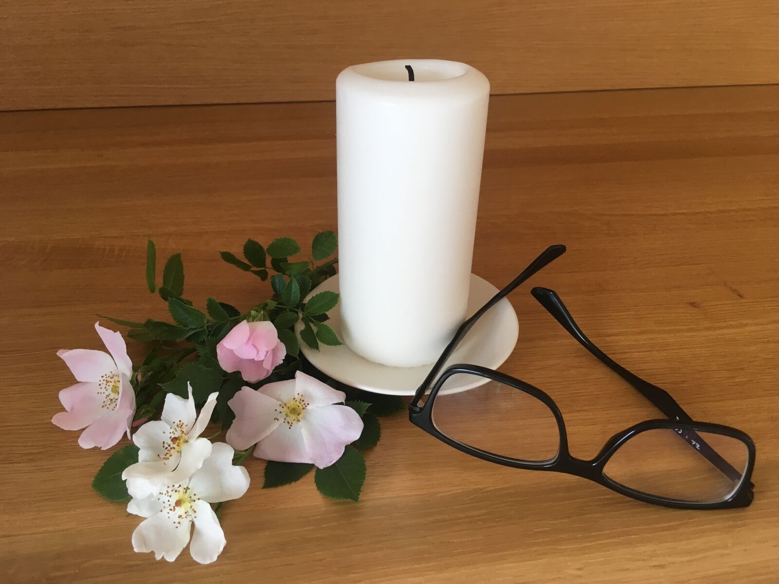 iPhone SE back camera 4.15mm f/2.2 sample photo. Candle, hygge, rose photography