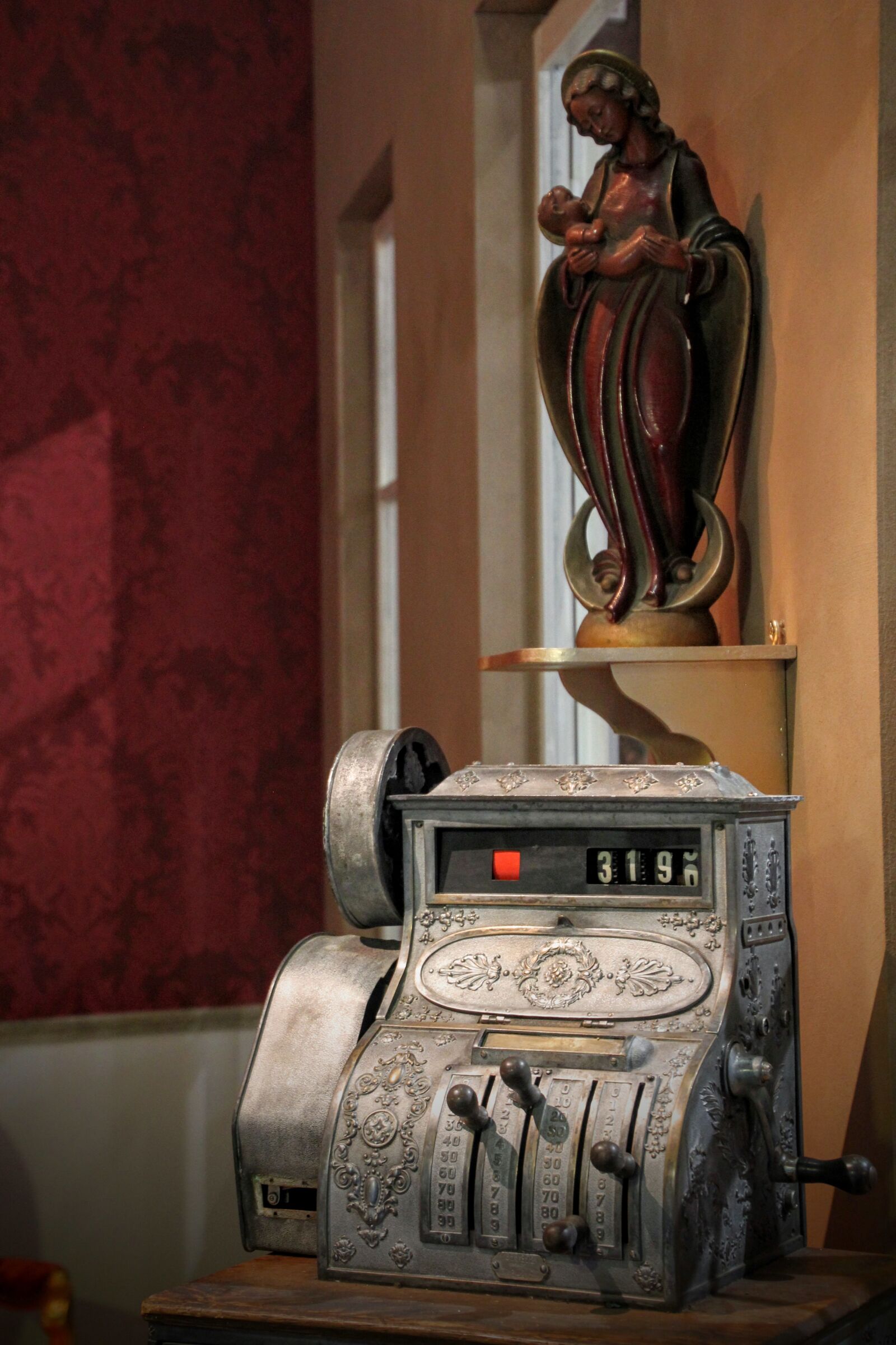 Canon EOS 60D sample photo. Cash machines, old, checkout photography