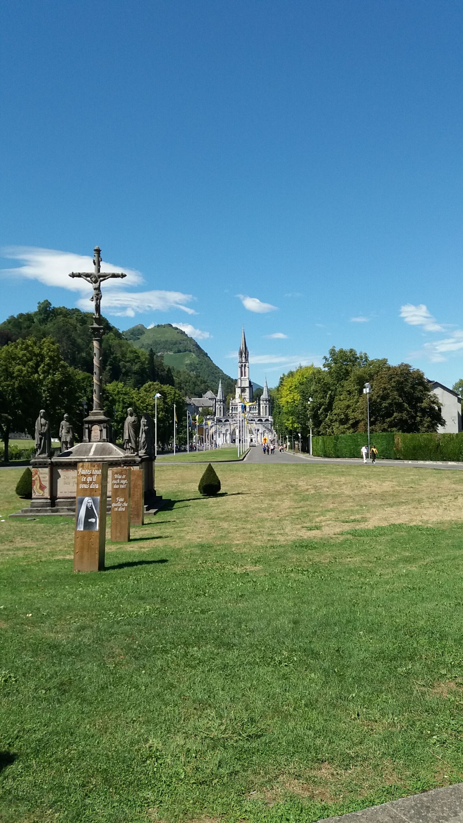 Samsung Galaxy J5(2016) sample photo. Lourdes, france, church photography