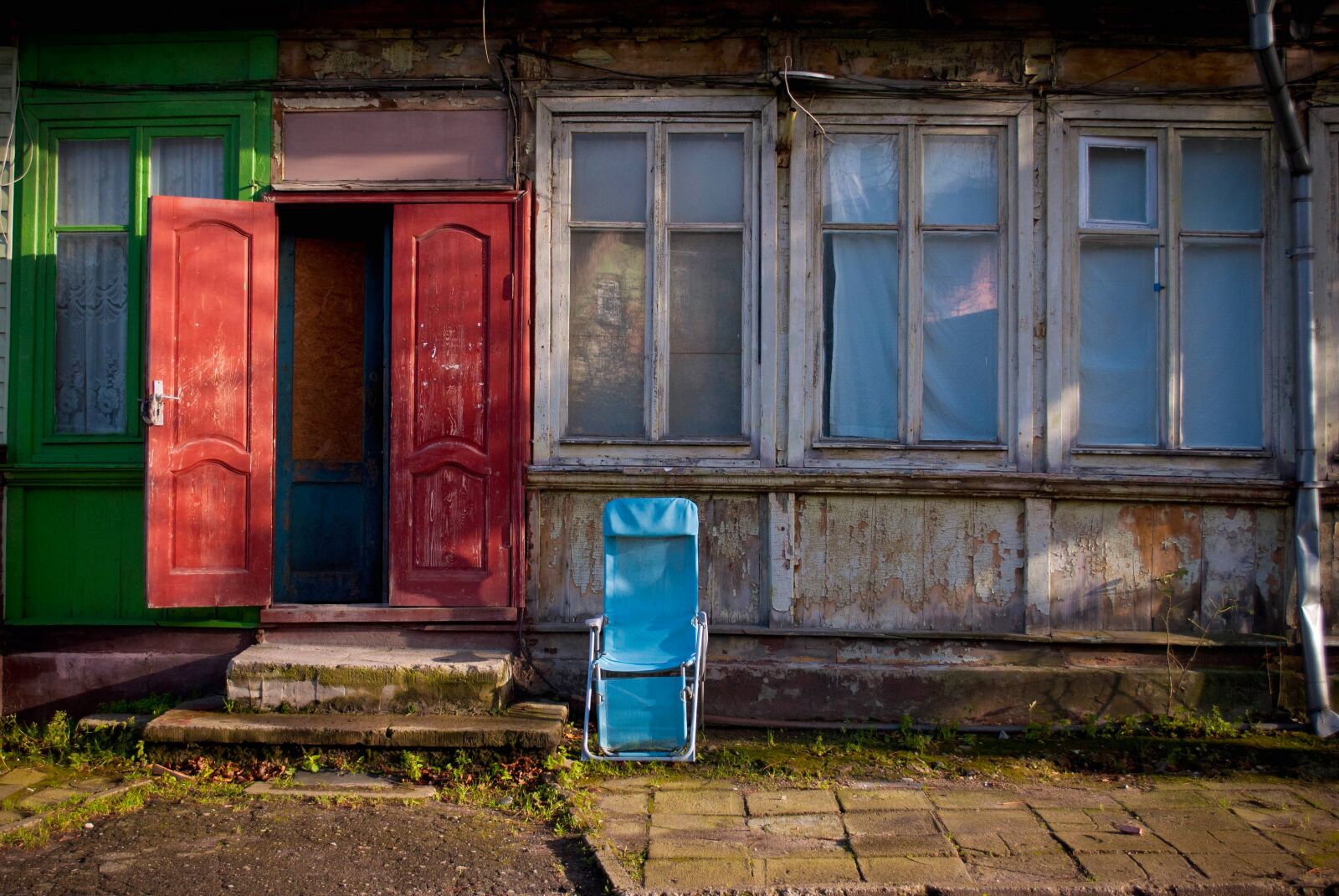 Nikon D3000 sample photo. Aged, ancient, apartment photography