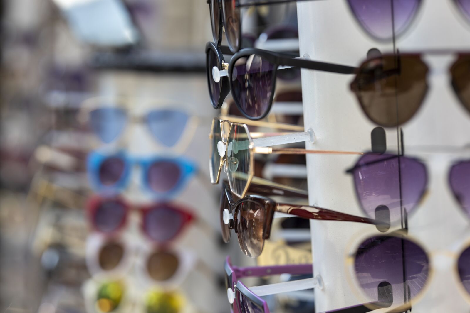 Canon RF 85mm F1.2L USM sample photo. Eyewear, solar, color photography