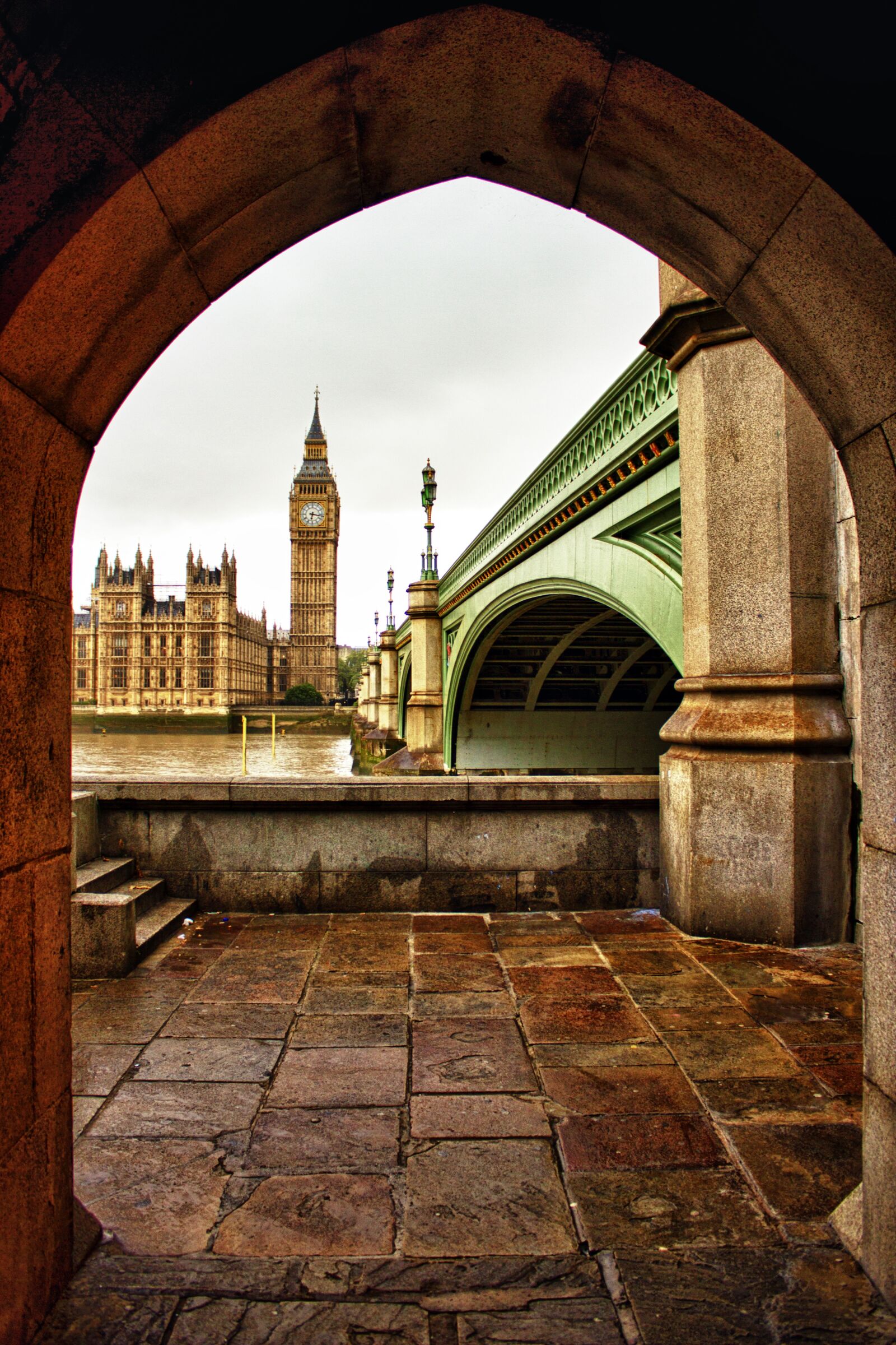 Canon EOS 550D (EOS Rebel T2i / EOS Kiss X4) sample photo. London, arch, architecture photography
