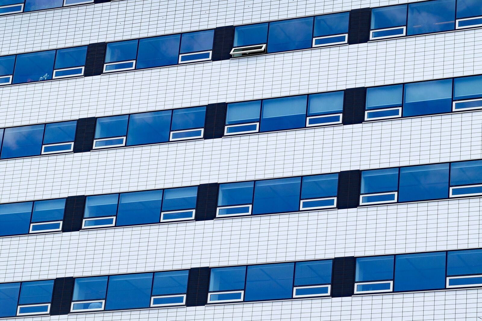 Fujifilm X30 sample photo. Building, facade, glass photography