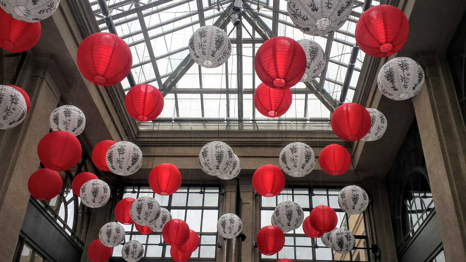 Samsung Galaxy S4 sample photo. Lanterns, red photography