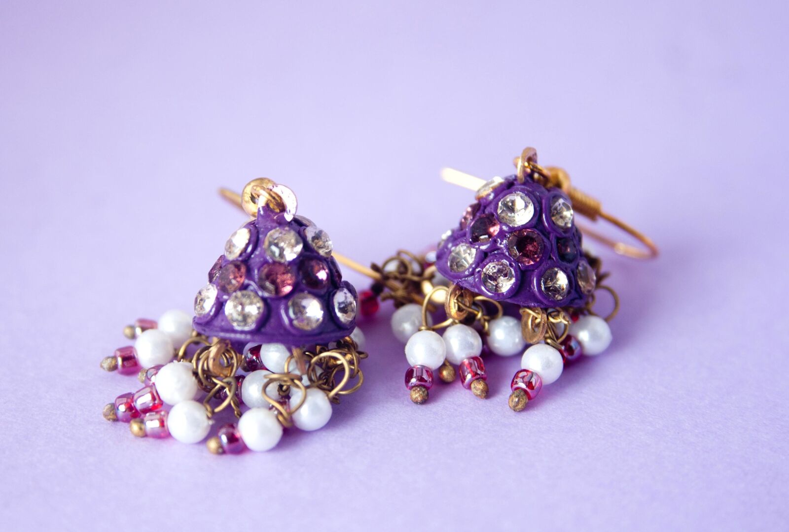 Canon EOS 1000D (EOS Digital Rebel XS / EOS Kiss F) sample photo. Earrings, gold, jewelry, gift photography