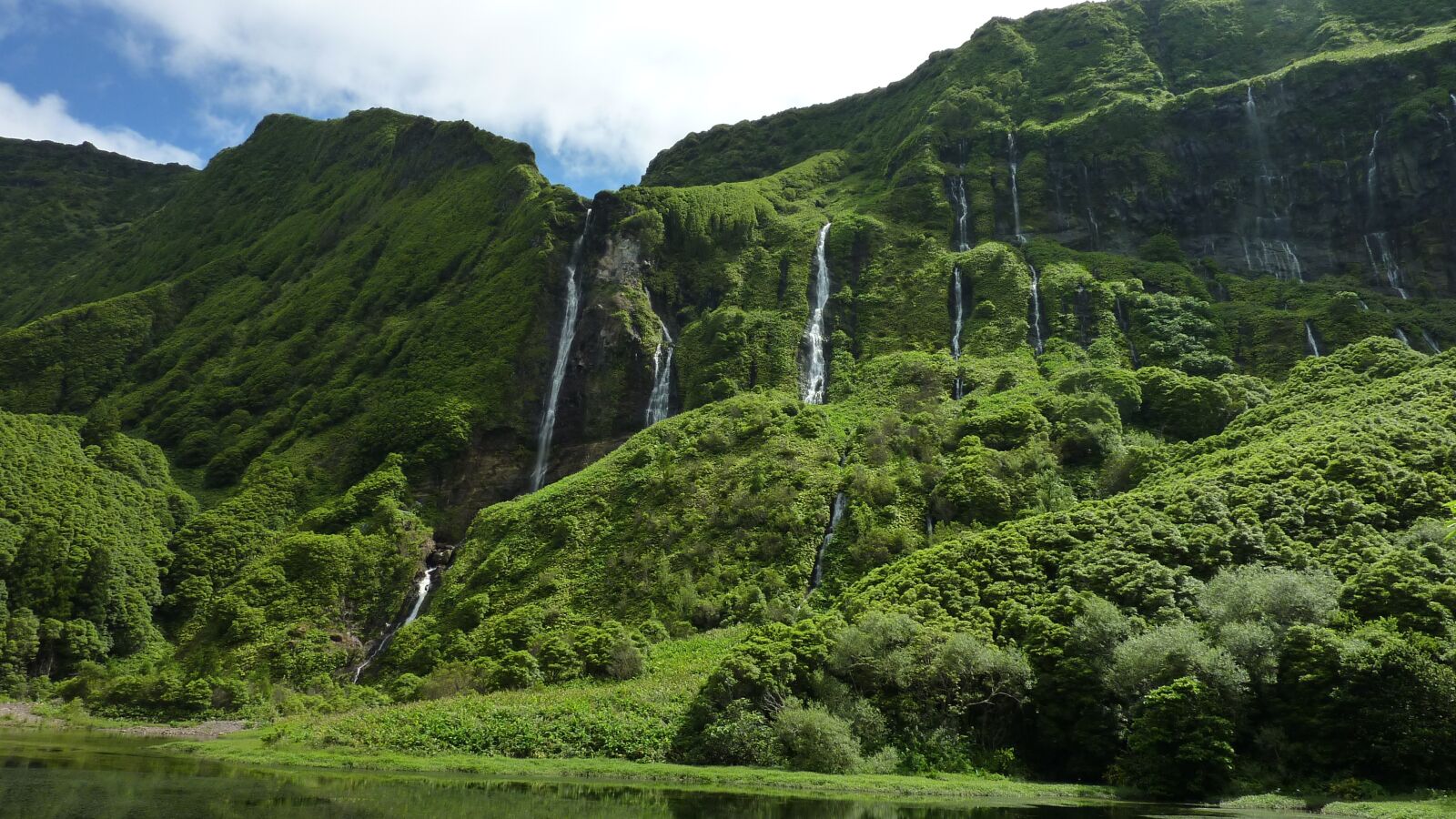 Panasonic DMC-TZ7 sample photo. Waterfall, mountain, landscape photography