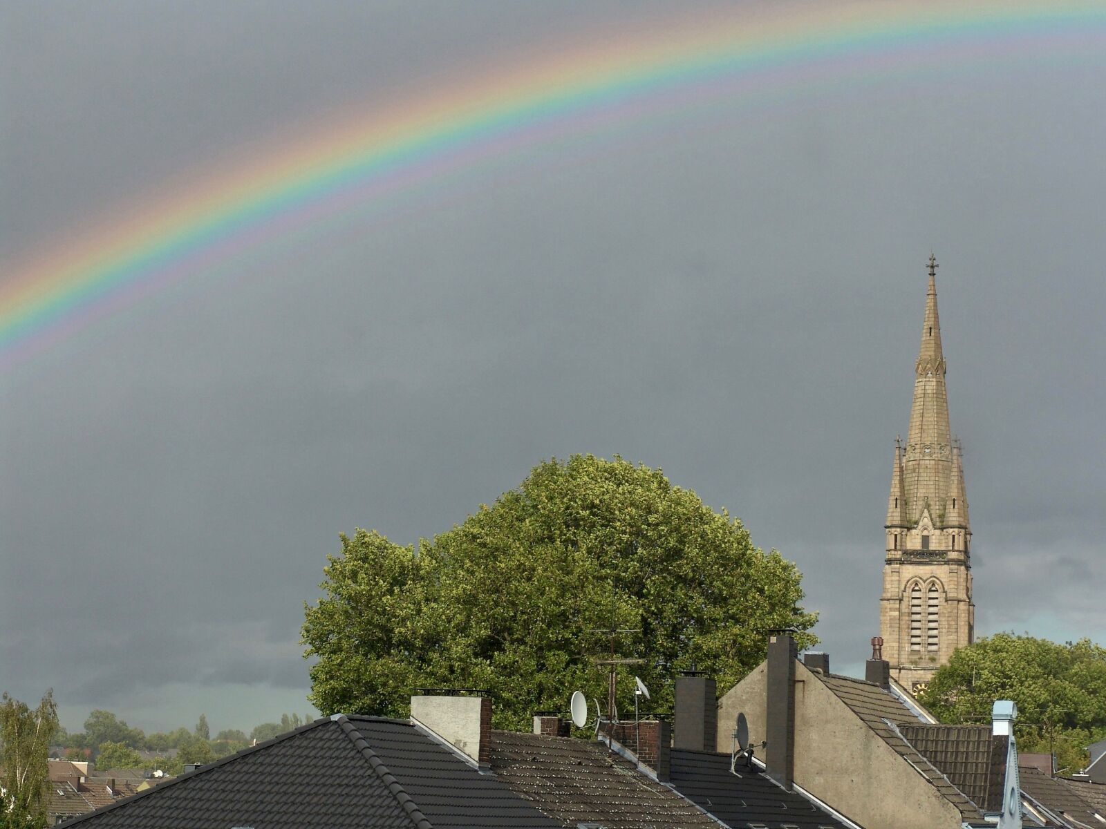 Sony DSC-F828 sample photo. Rainbow, church, city photography